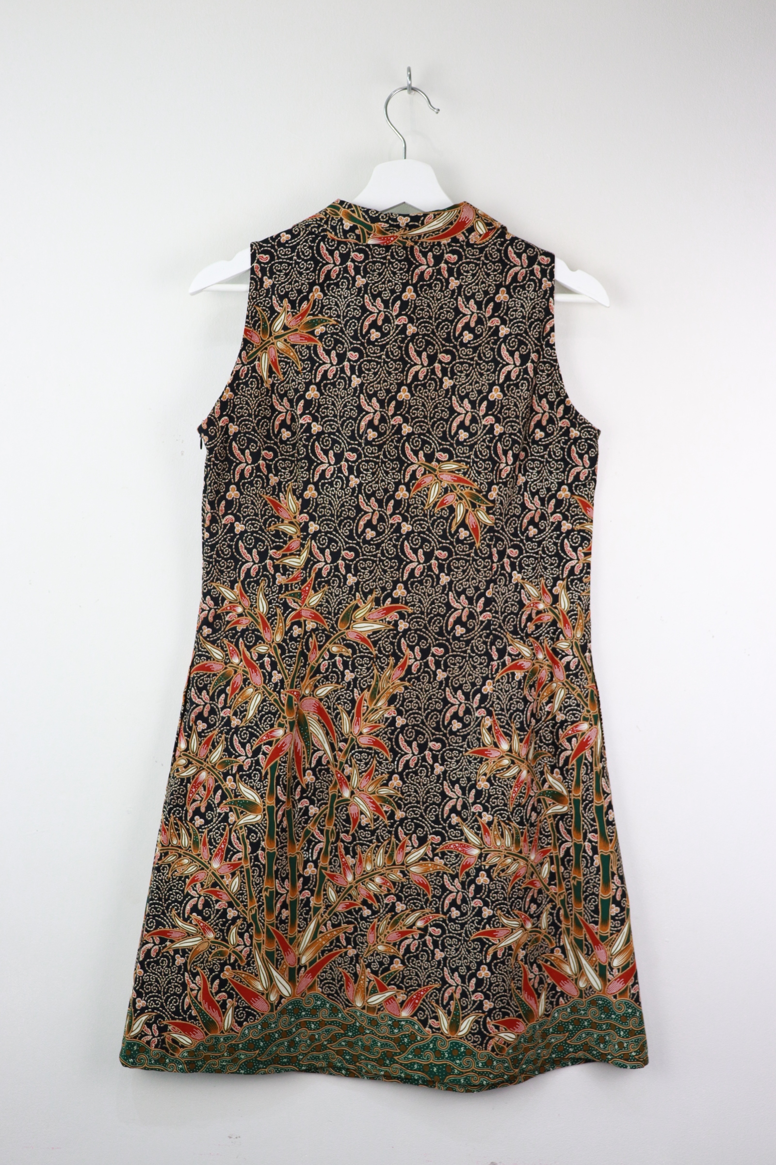 Collared V-neck Batik Dress - Wonder