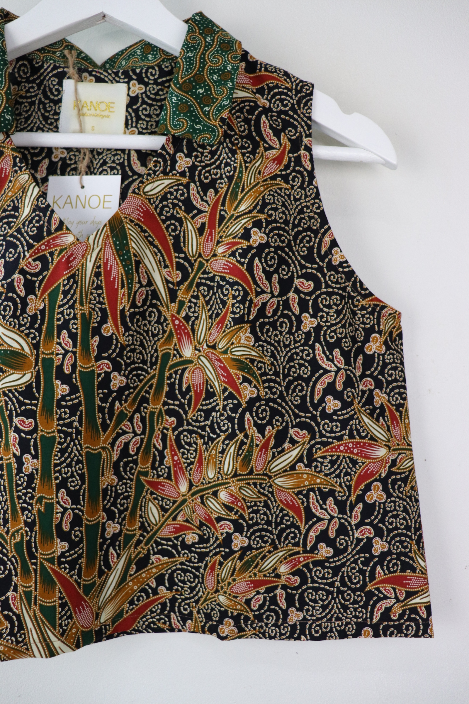 Collared V-neck Batik Top - Wonder
