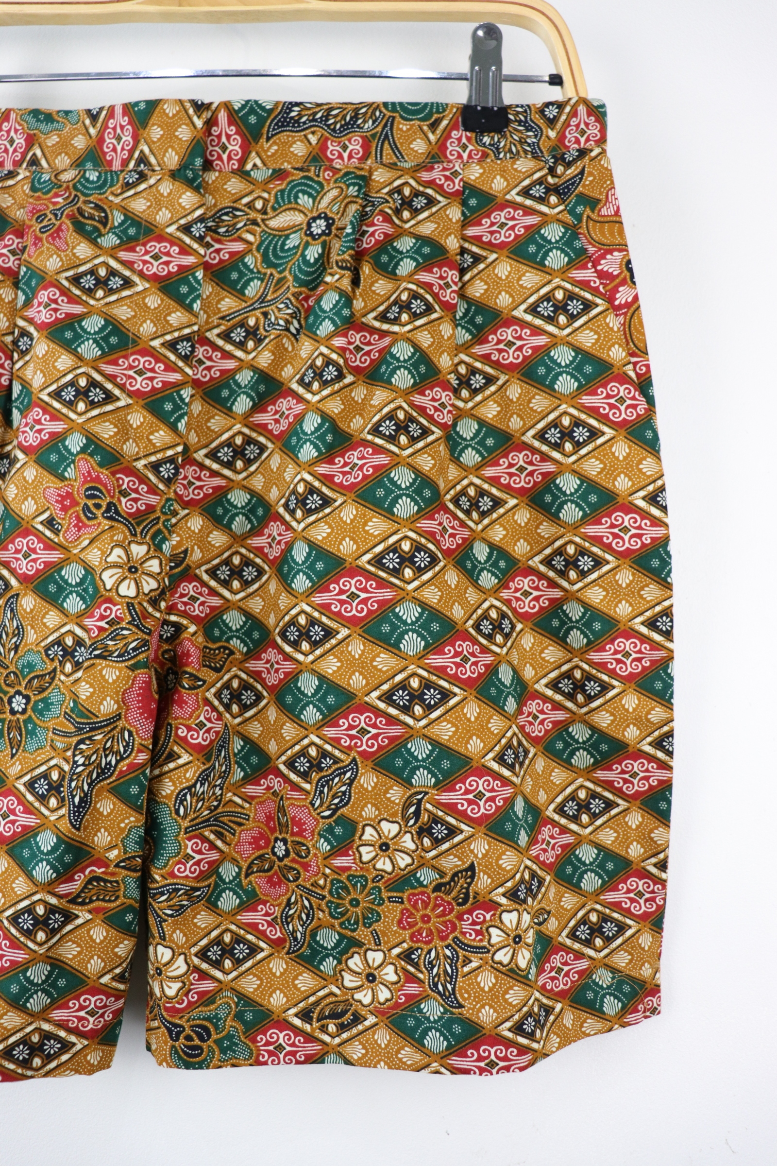 Tailored Batik Shorts - Woody Charm (L)