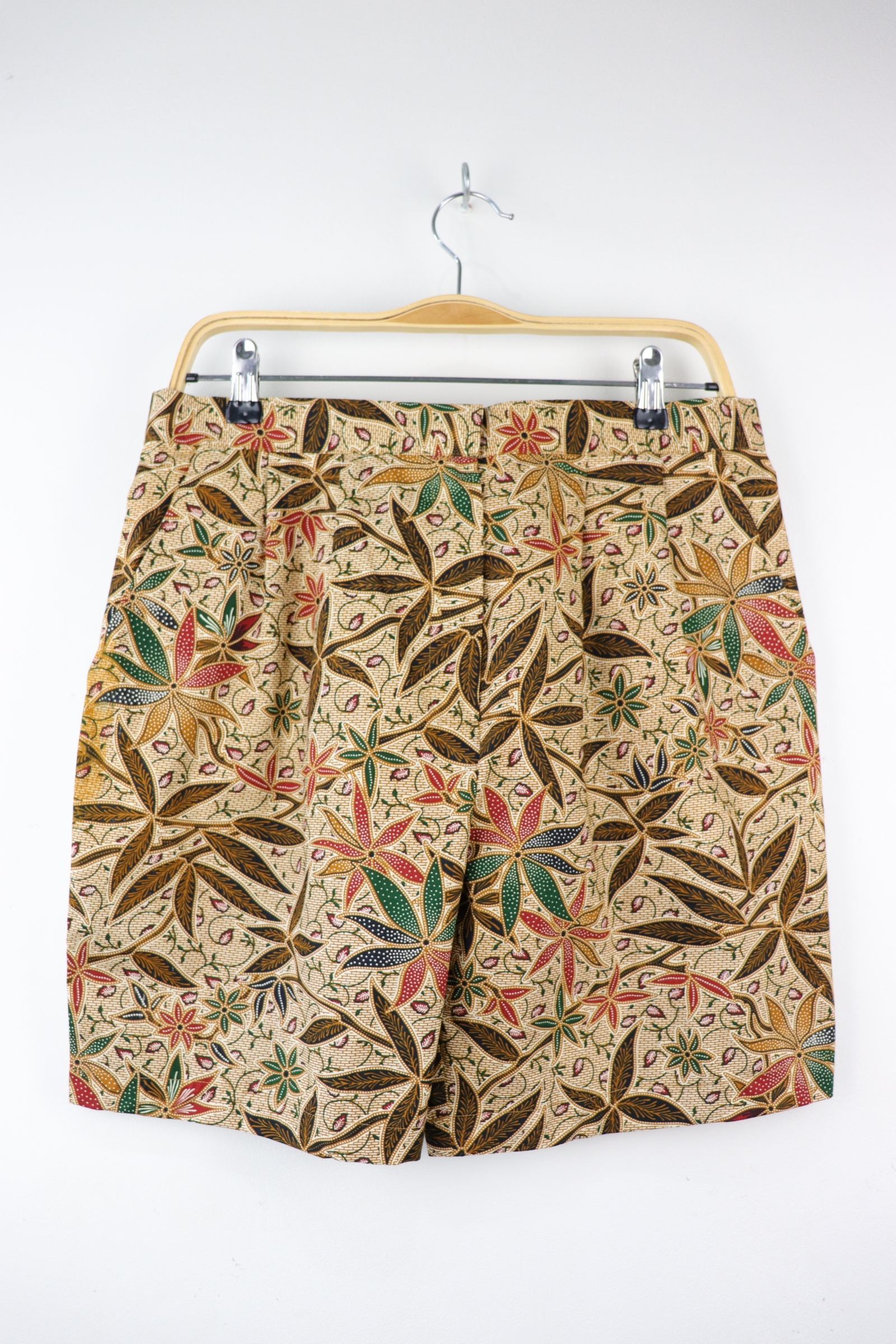 Tailored Batik Shorts - Wondrous Warmth (L)