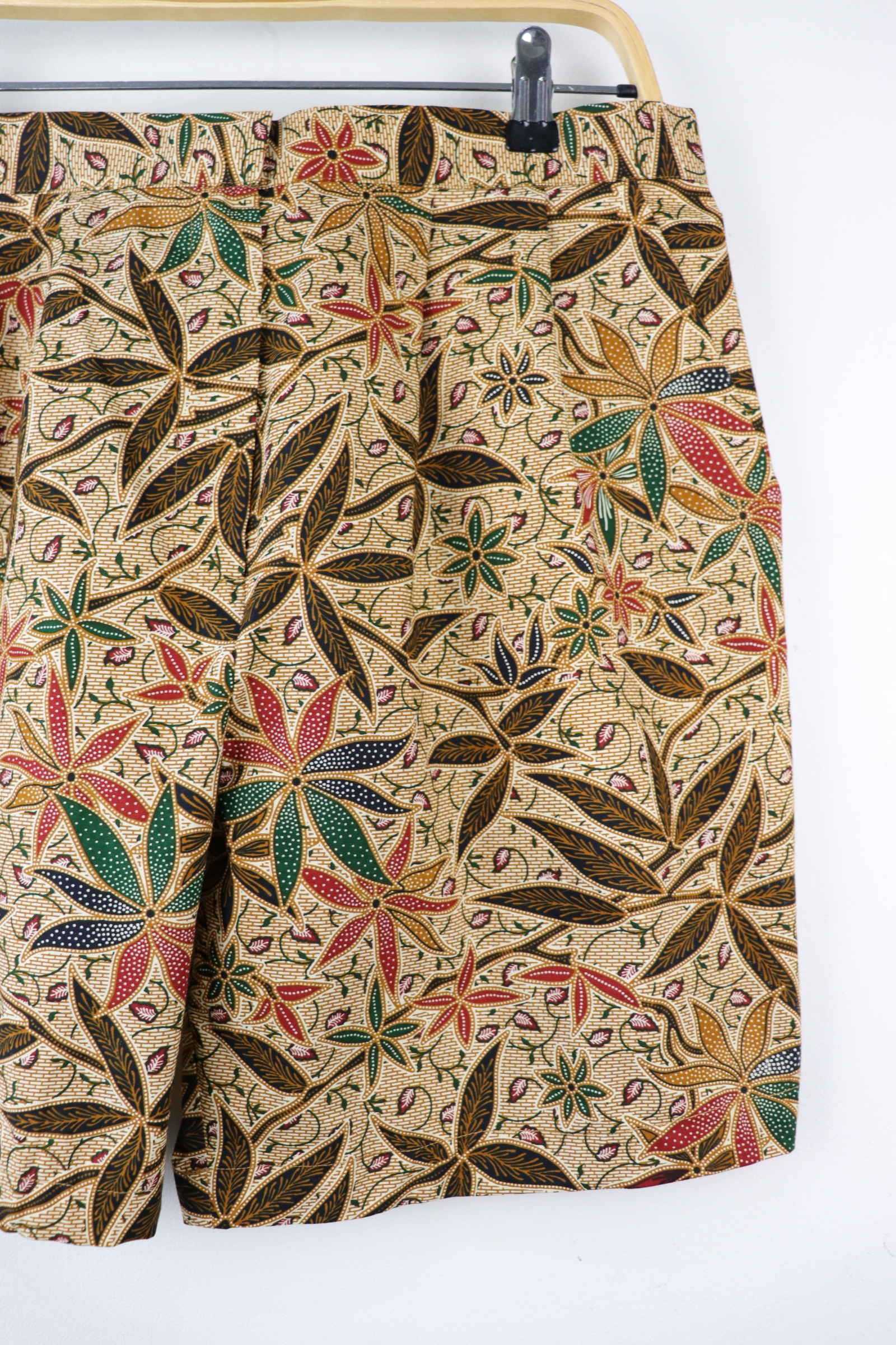 Tailored Batik Shorts - Wondrous Warmth (L)