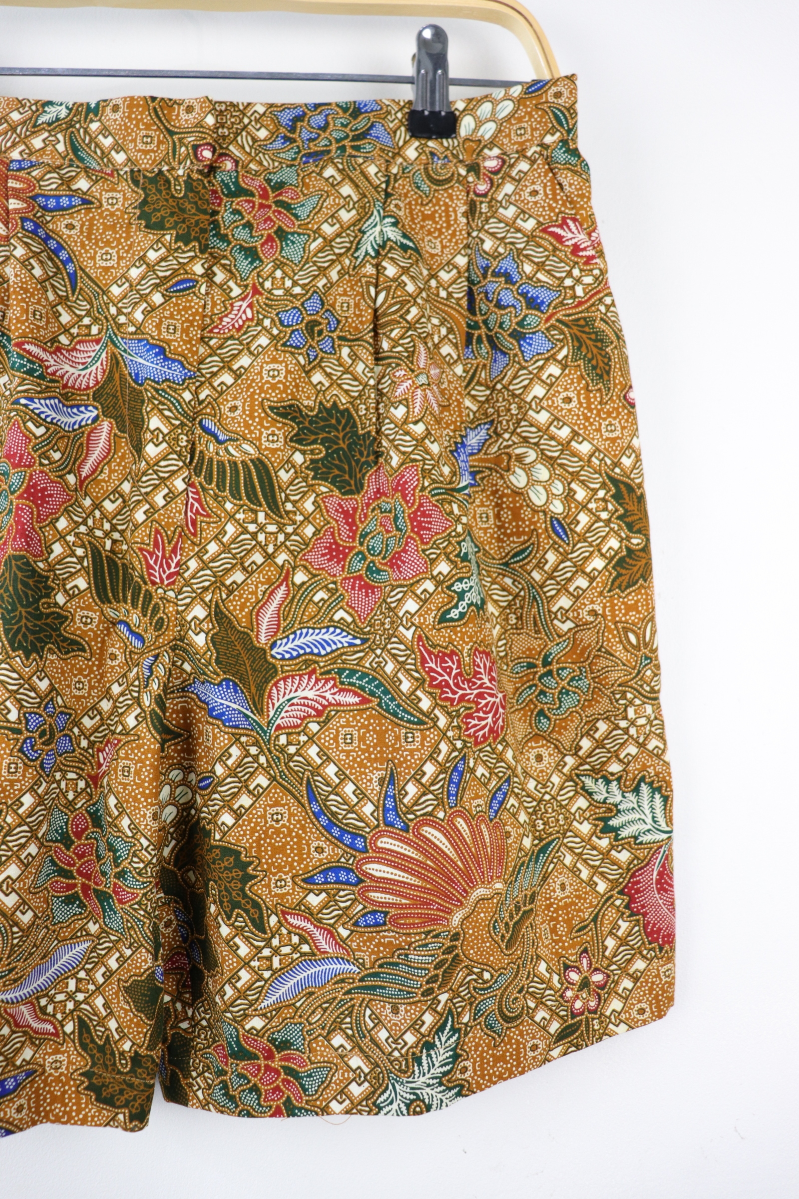 Tailored Batik Shorts - Eden Paradise (L)