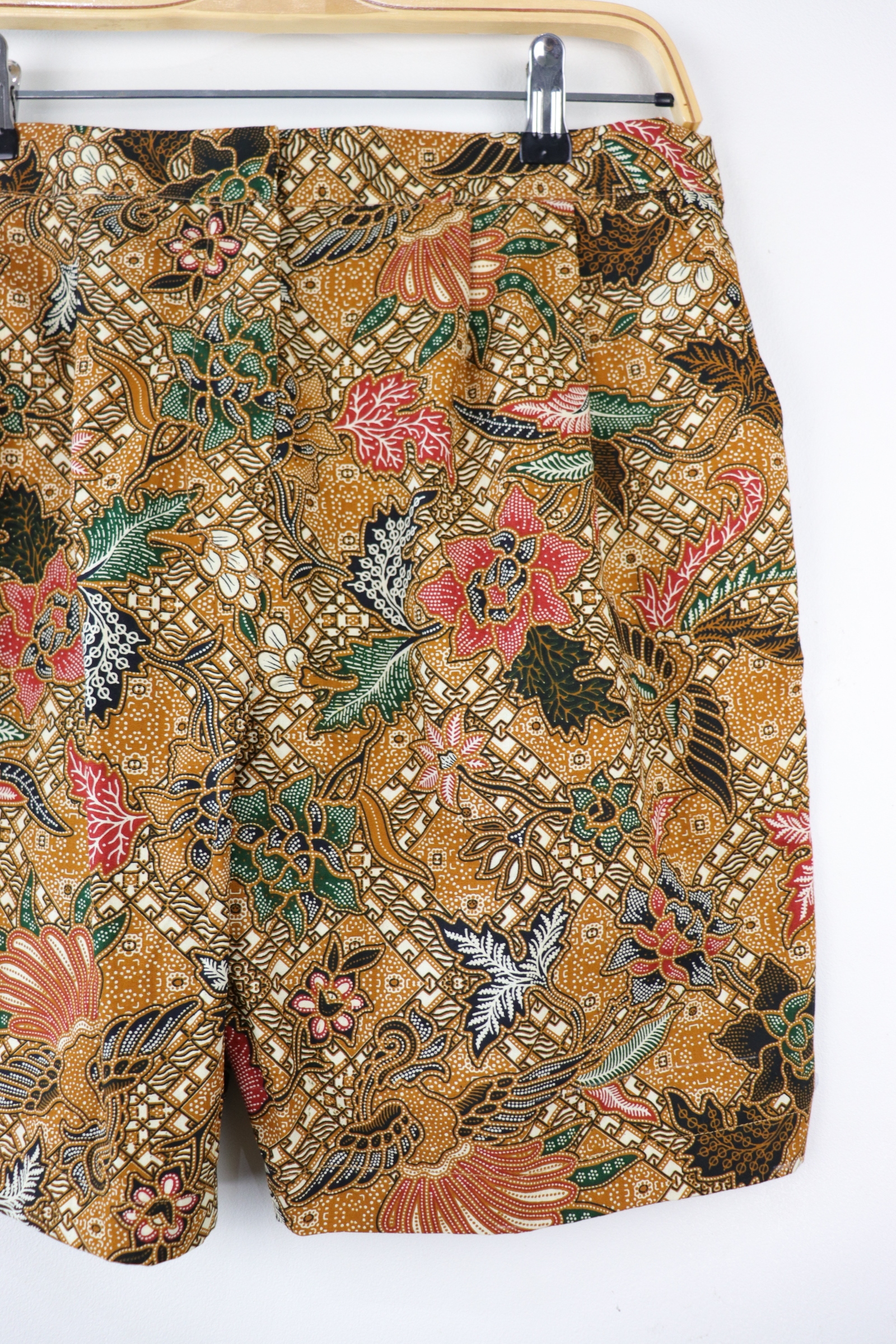 Tailored Batik Shorts - Bliss Paradise (L)