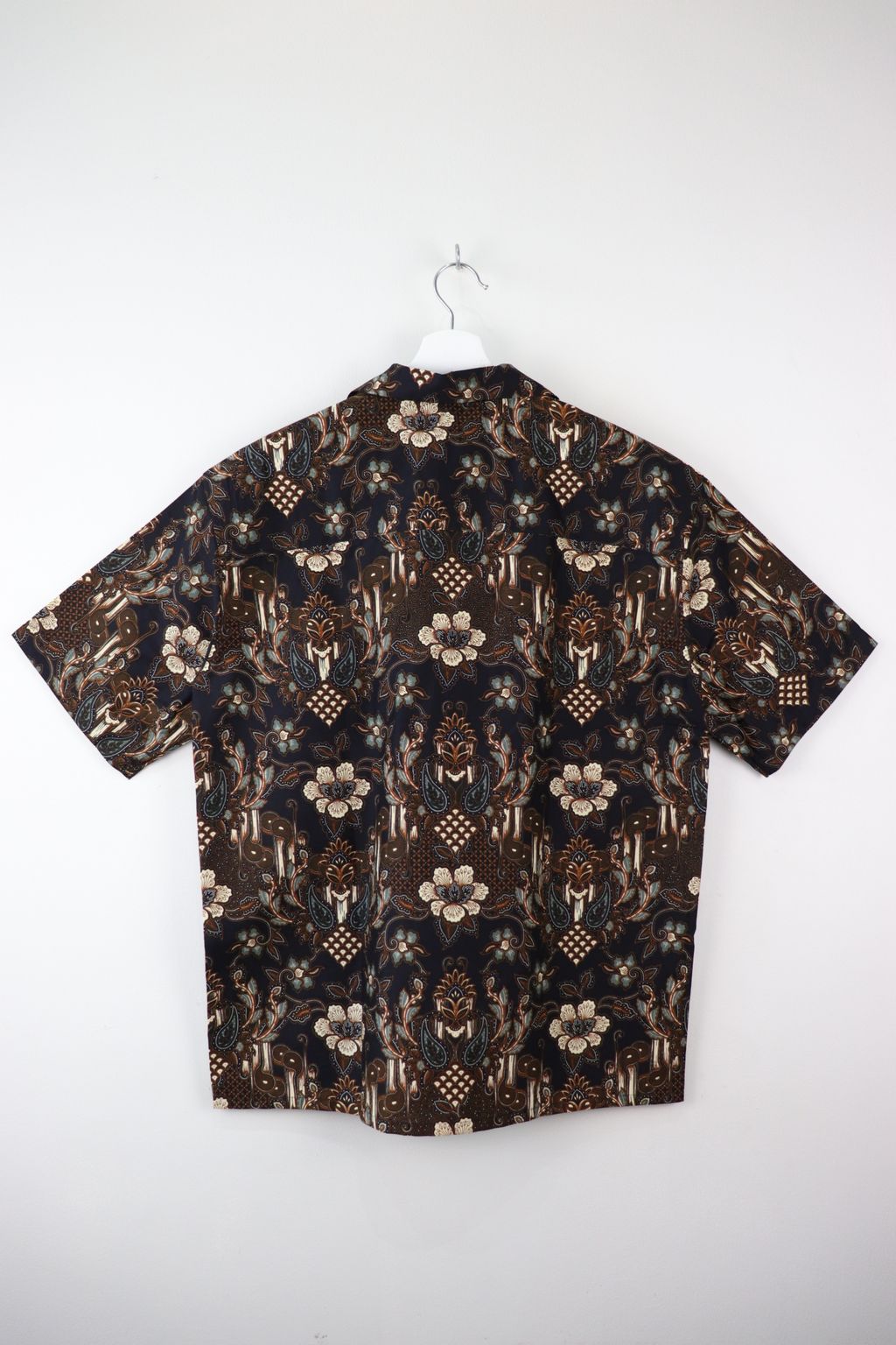 batik-mens-open-collar-shirt130.JPG