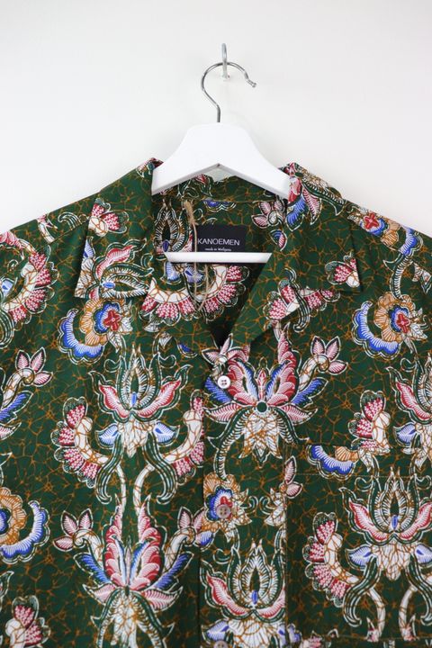 batik-mens-open-collar-shirt310.JPG