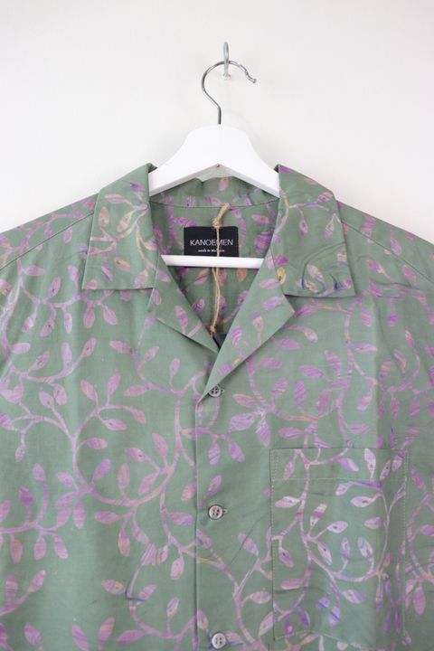 batik-mens-open-collar-shirt375.JPG