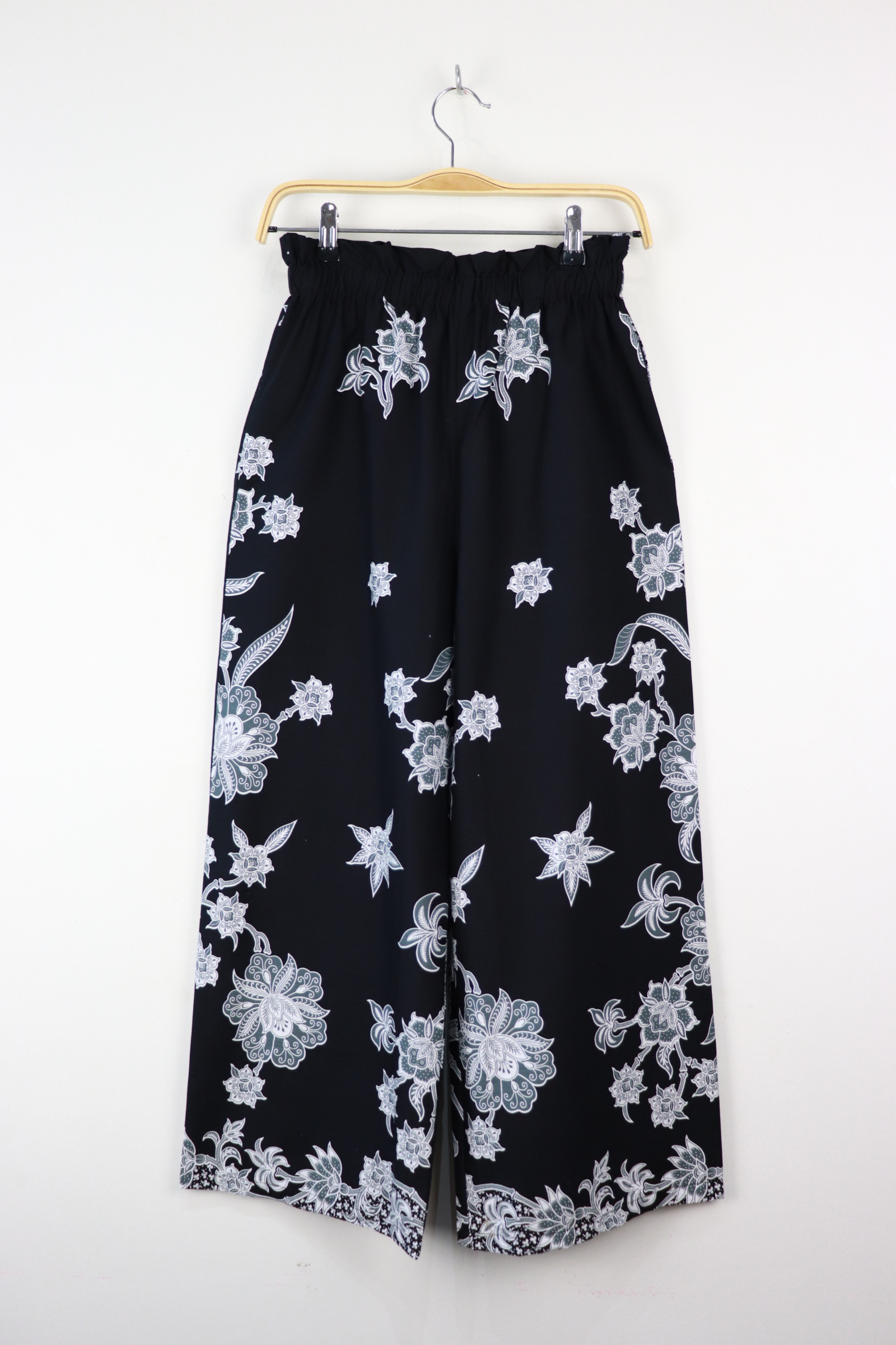 Batik Lounge Pants - Onyx Hibiscus (S)