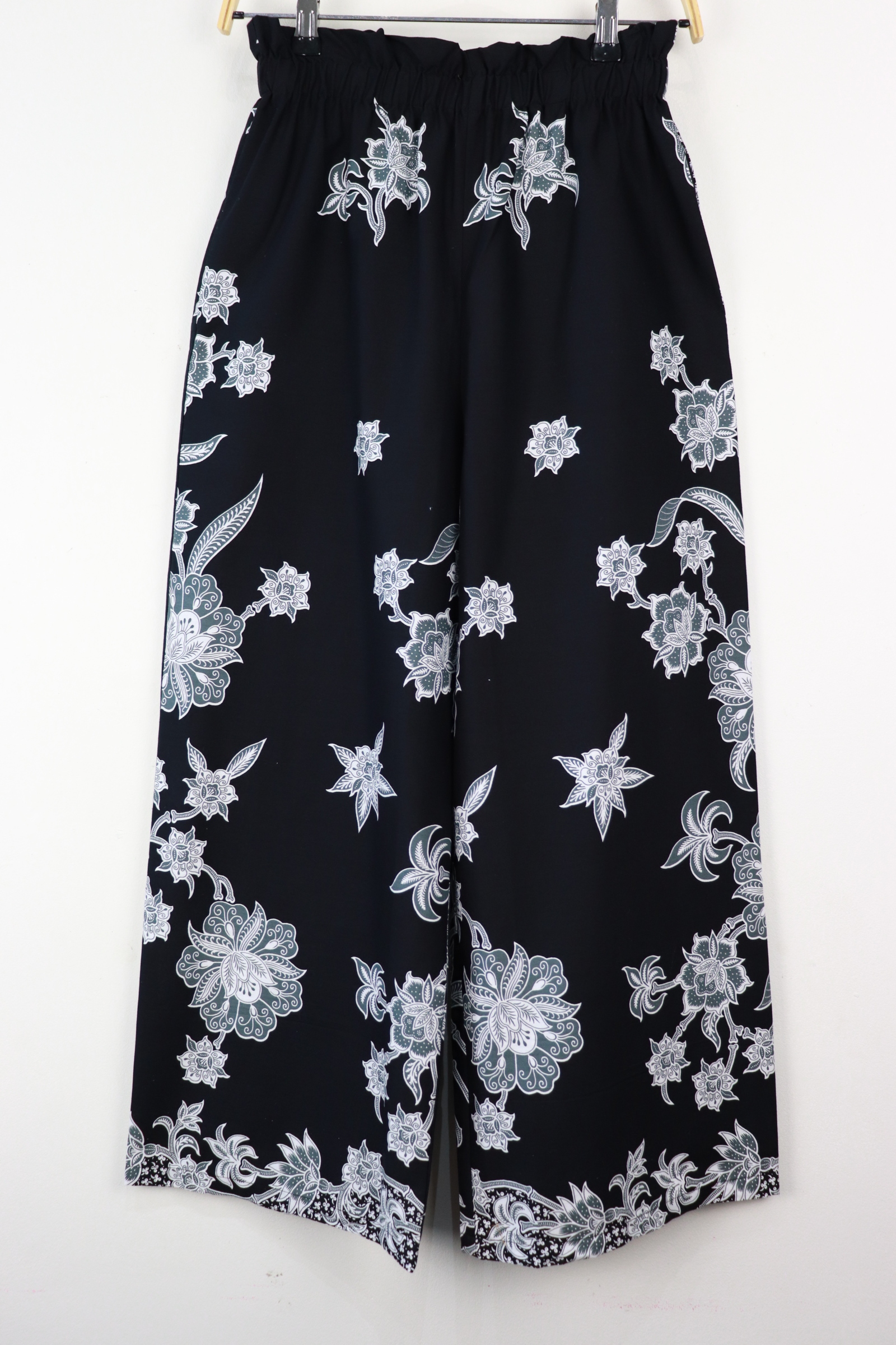Batik Lounge Pants - Onyx Hibiscus (S)