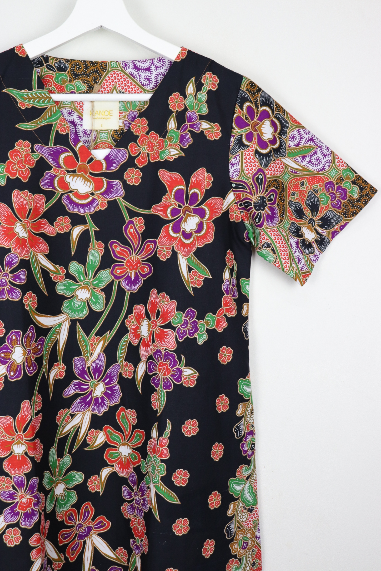 Batik Basic V-neck Dress - Red Rum (S)