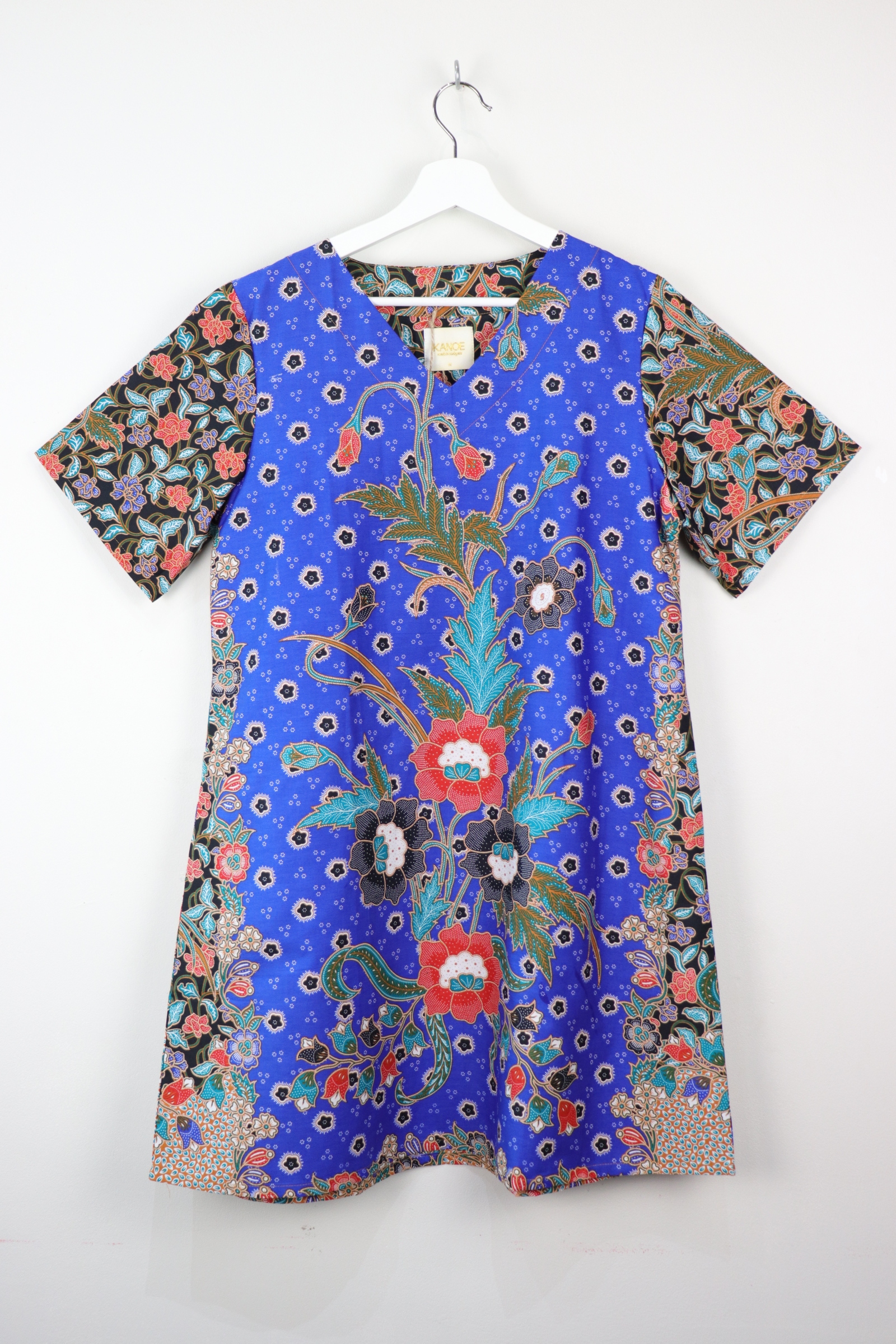 Batik Basic V-neck Dress - Carrot Cake (M)