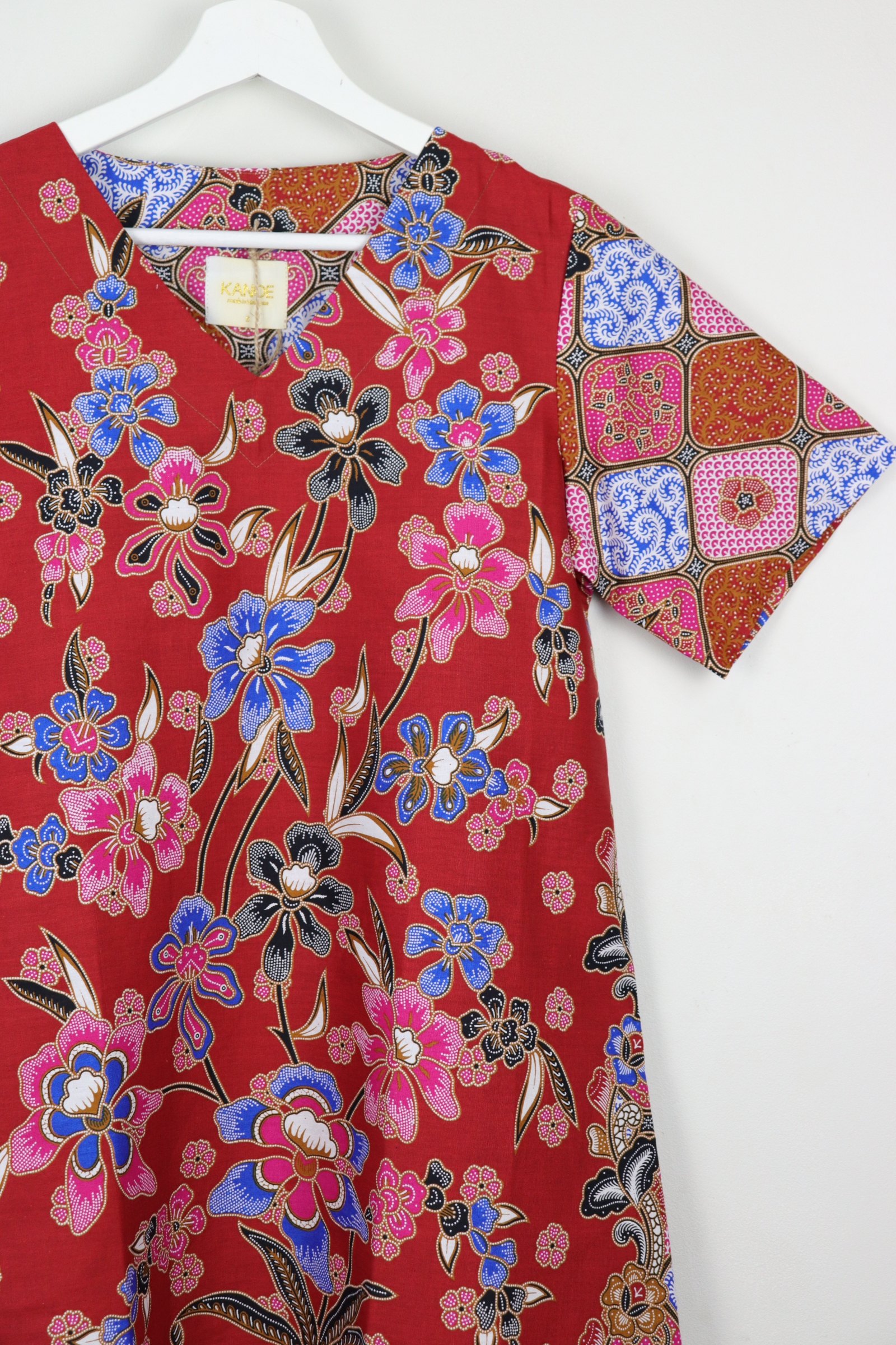 Batik Basic V-neck Dress - Red Velvet (S/M)