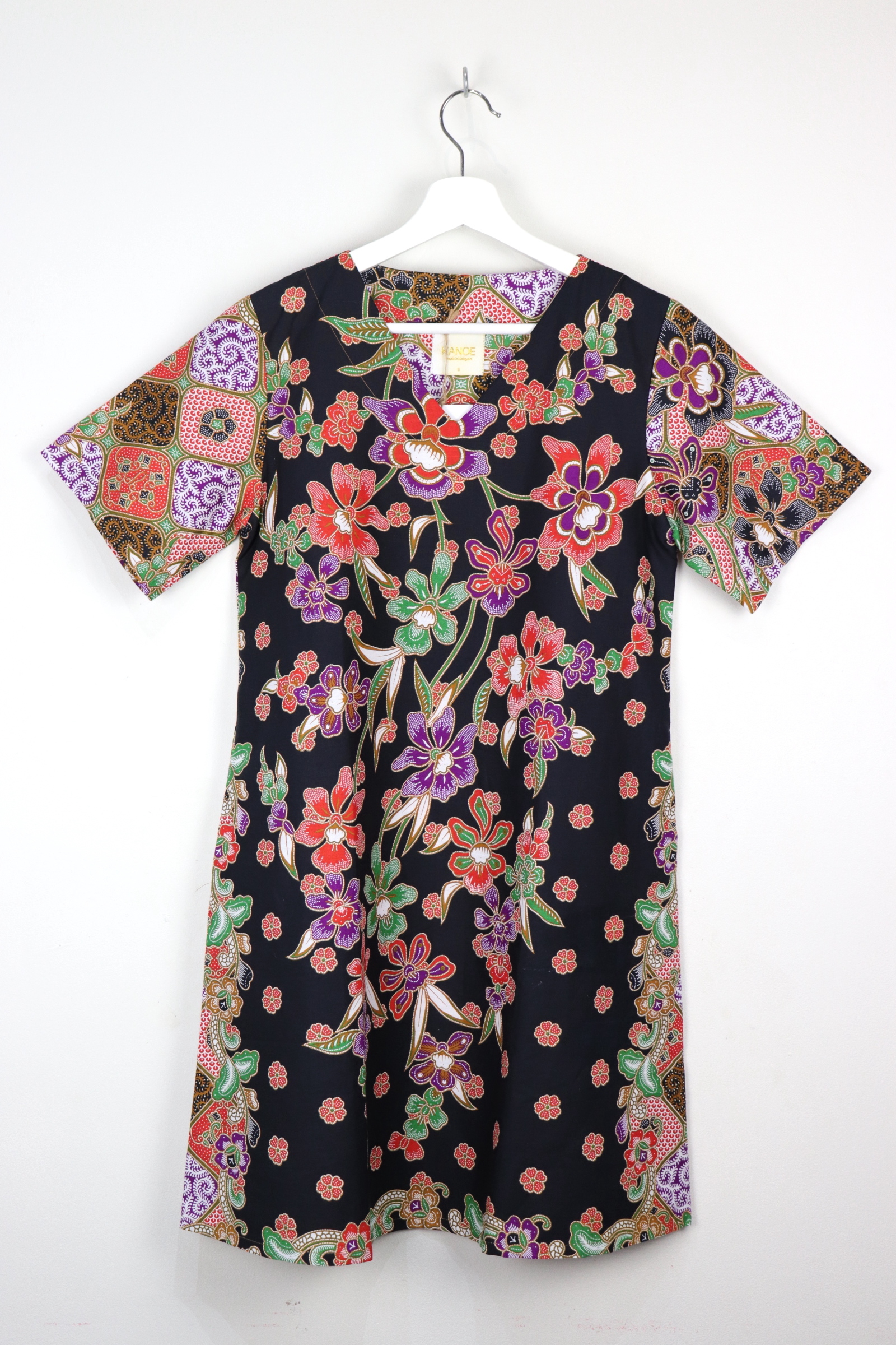 Batik Basic V-neck Dress - Red Rum (S)