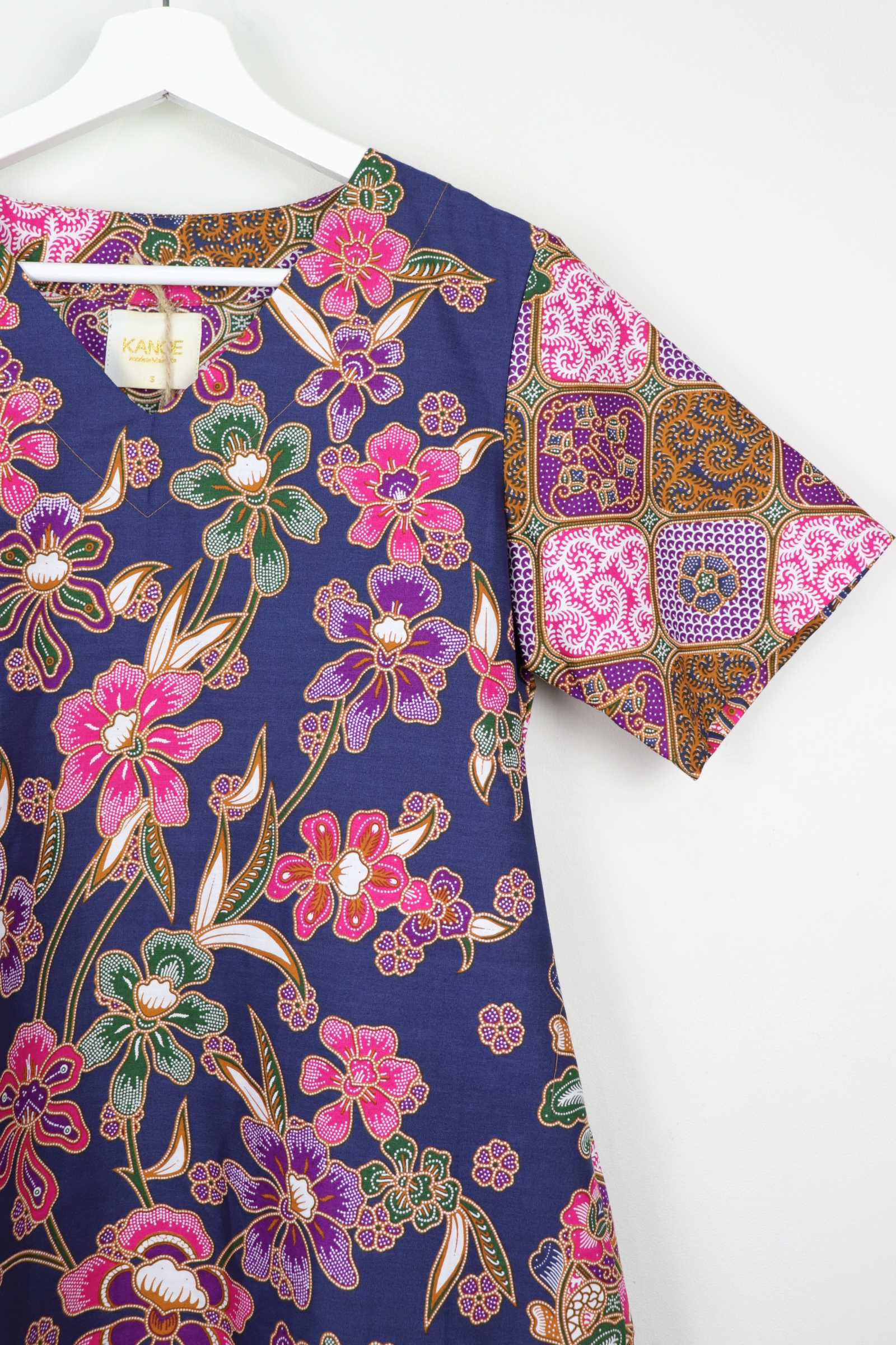 Batik Basic V-neck Dress - Galaxy Shake (S/M)