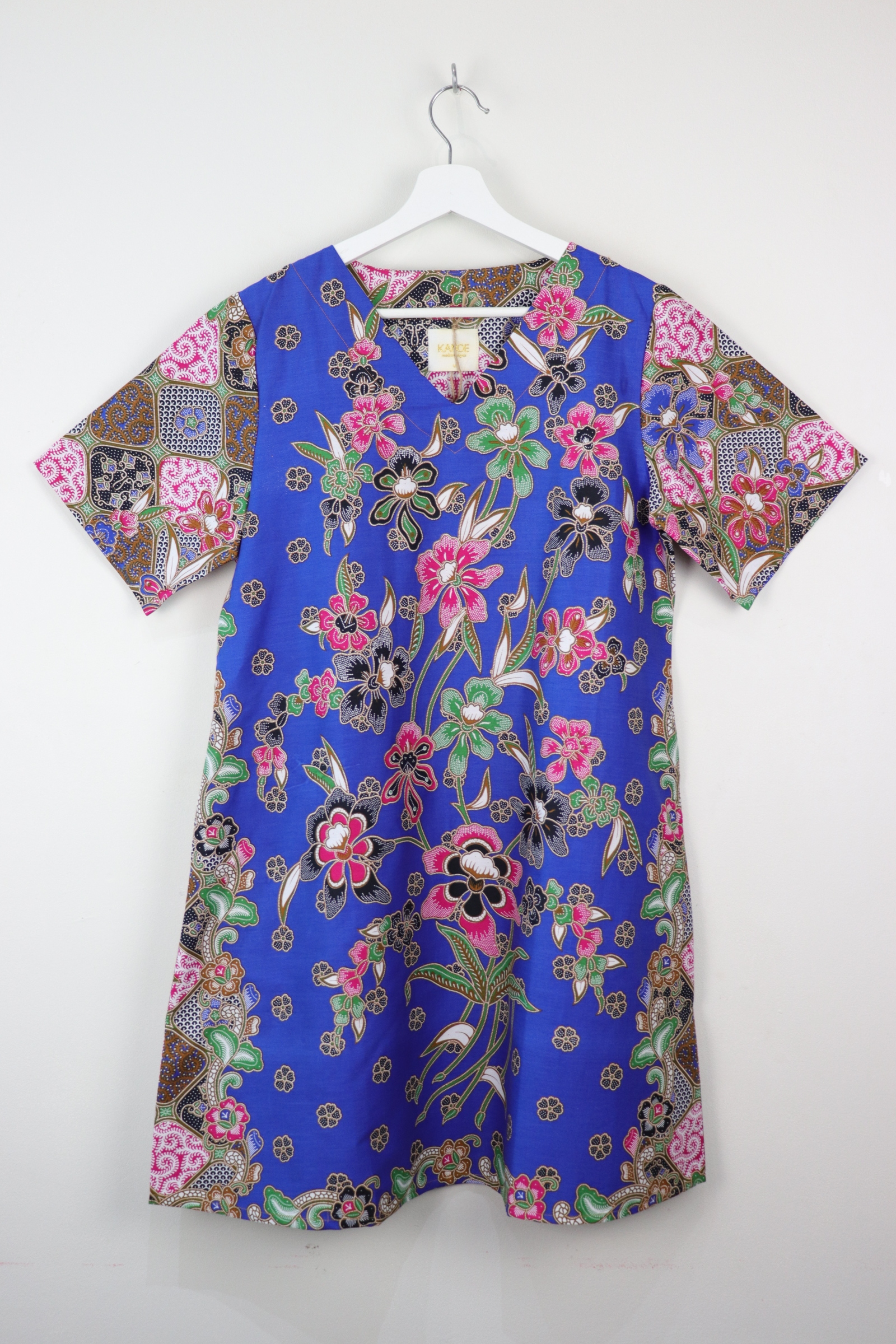 Batik Basic V-neck Dress - Raisin Bun *flawed (M)