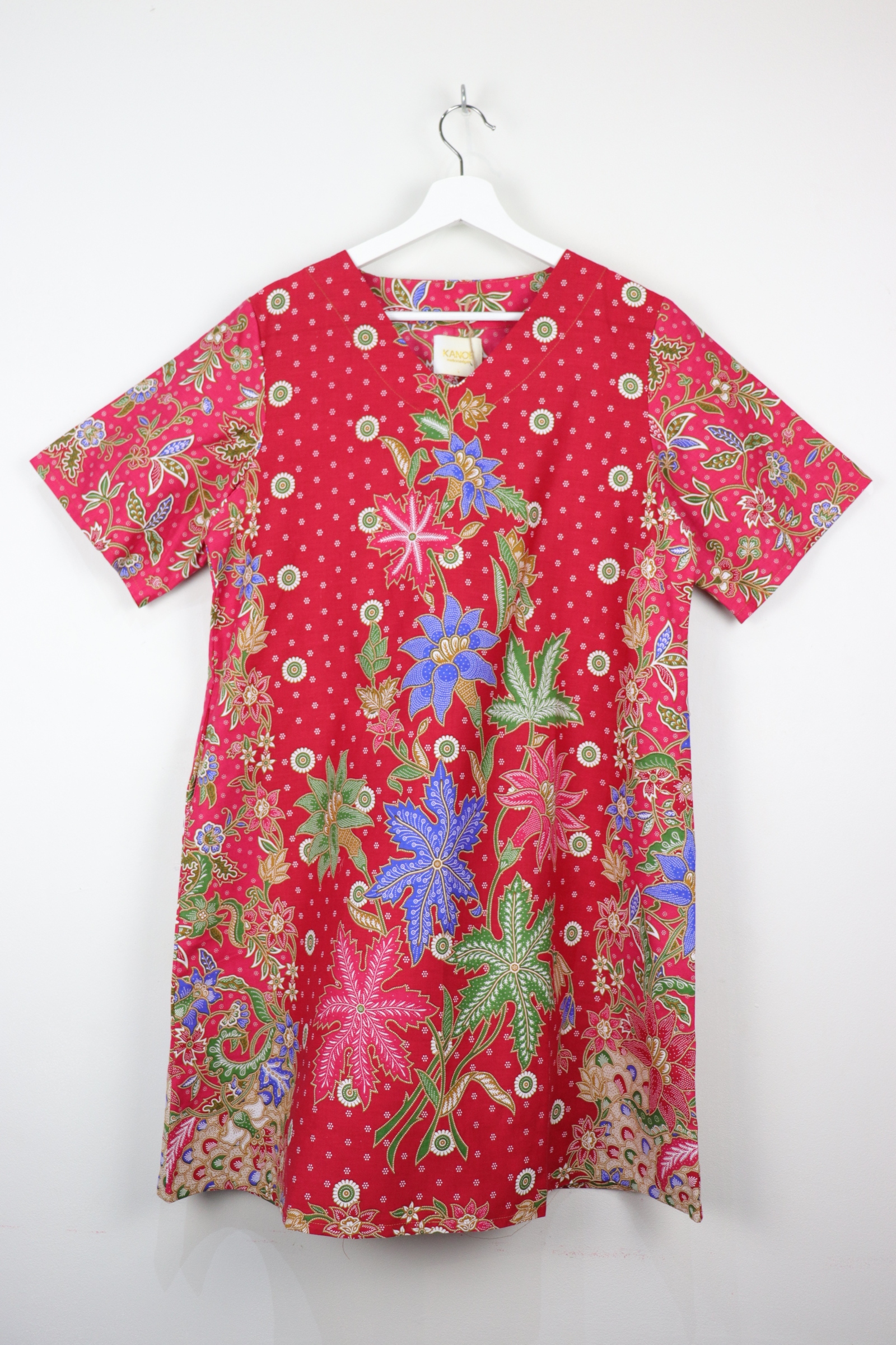 Batik Basic V-neck Dress - Strawberry Pie (L)