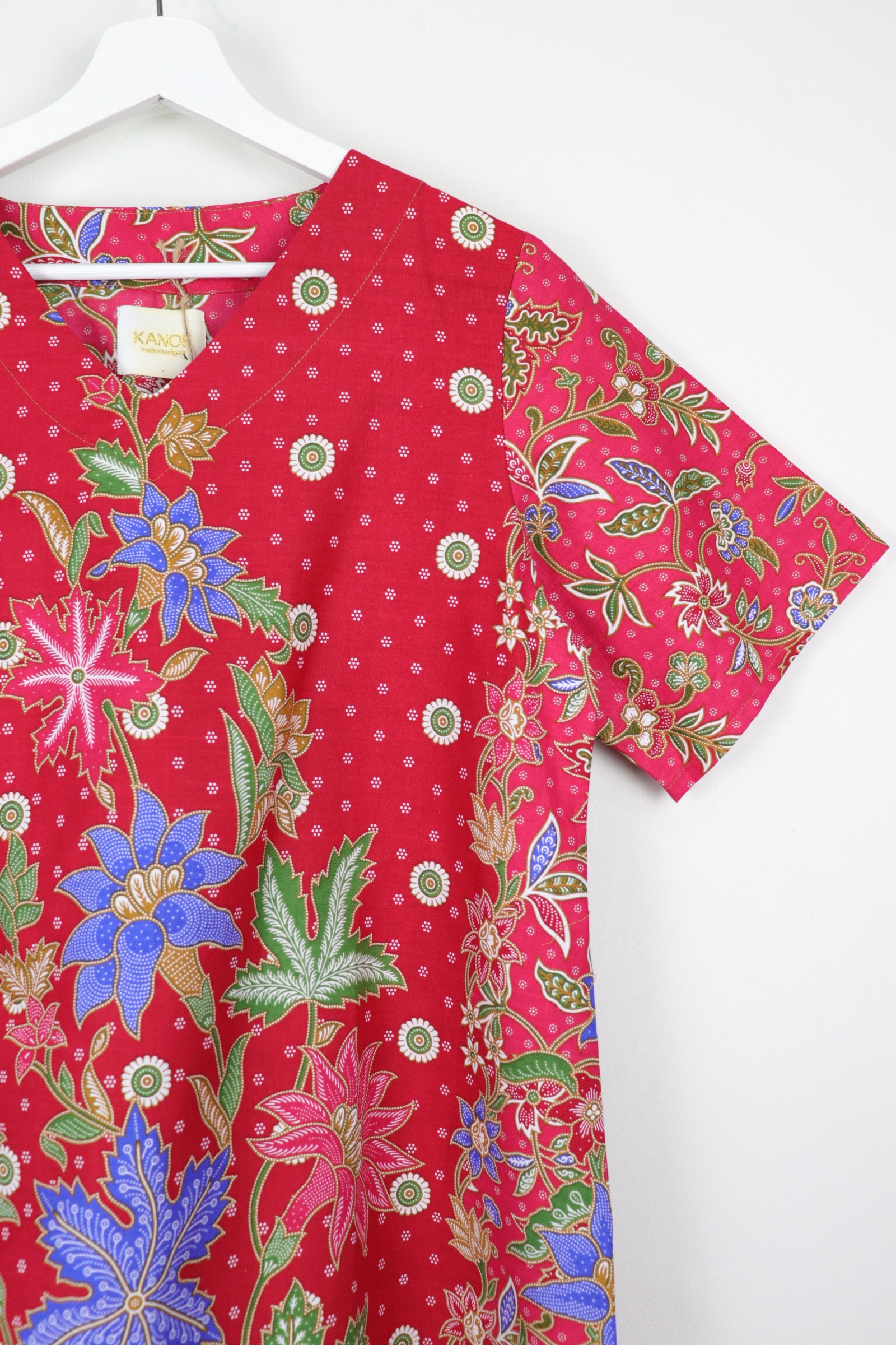 Batik Basic V-neck Dress - Strawberry Pie (L)