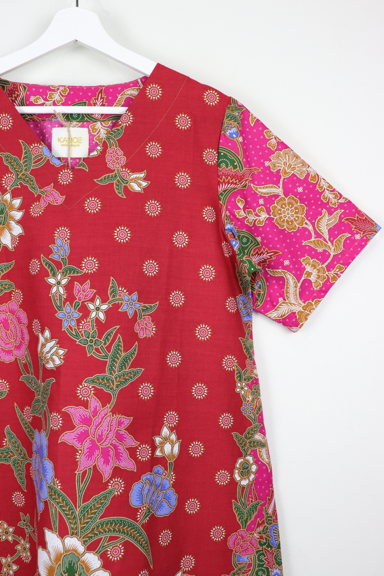 Batik Basic V-neck Dress - Strawberry Fizz (L)