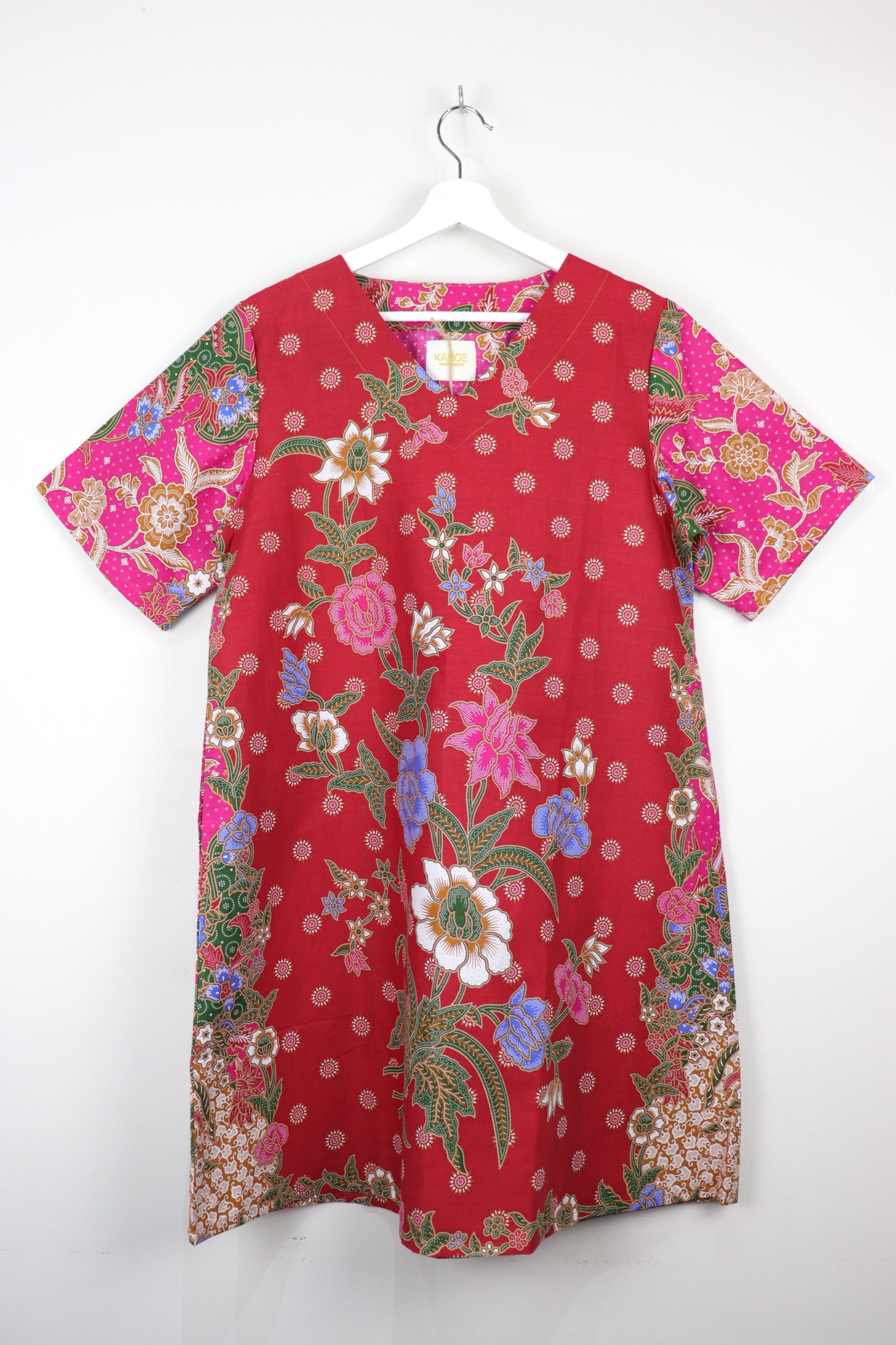 Batik Basic V-neck Dress - Strawberry Fizz (L)