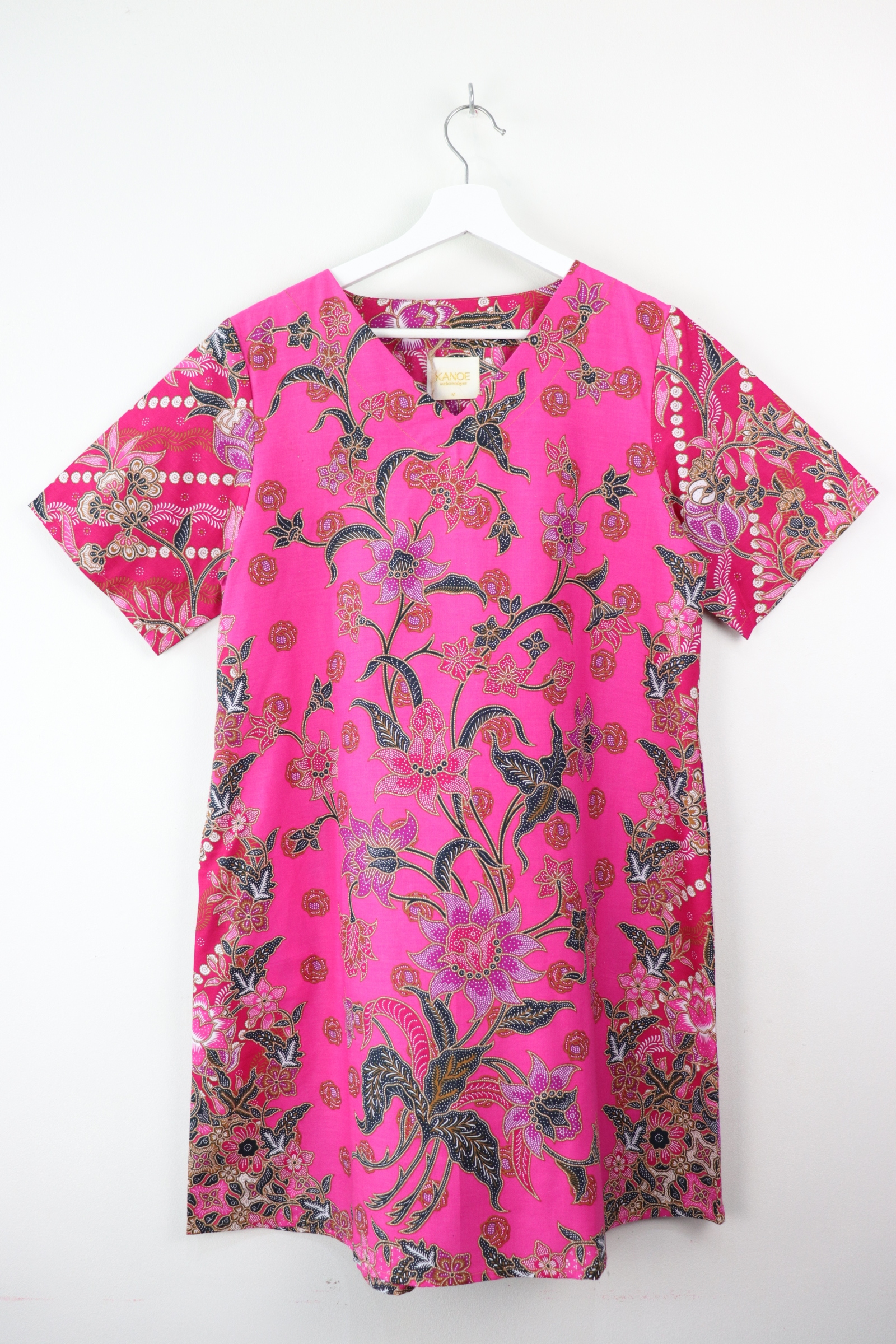 Batik Basic V-neck Dress - Cherry Shortcake (M)