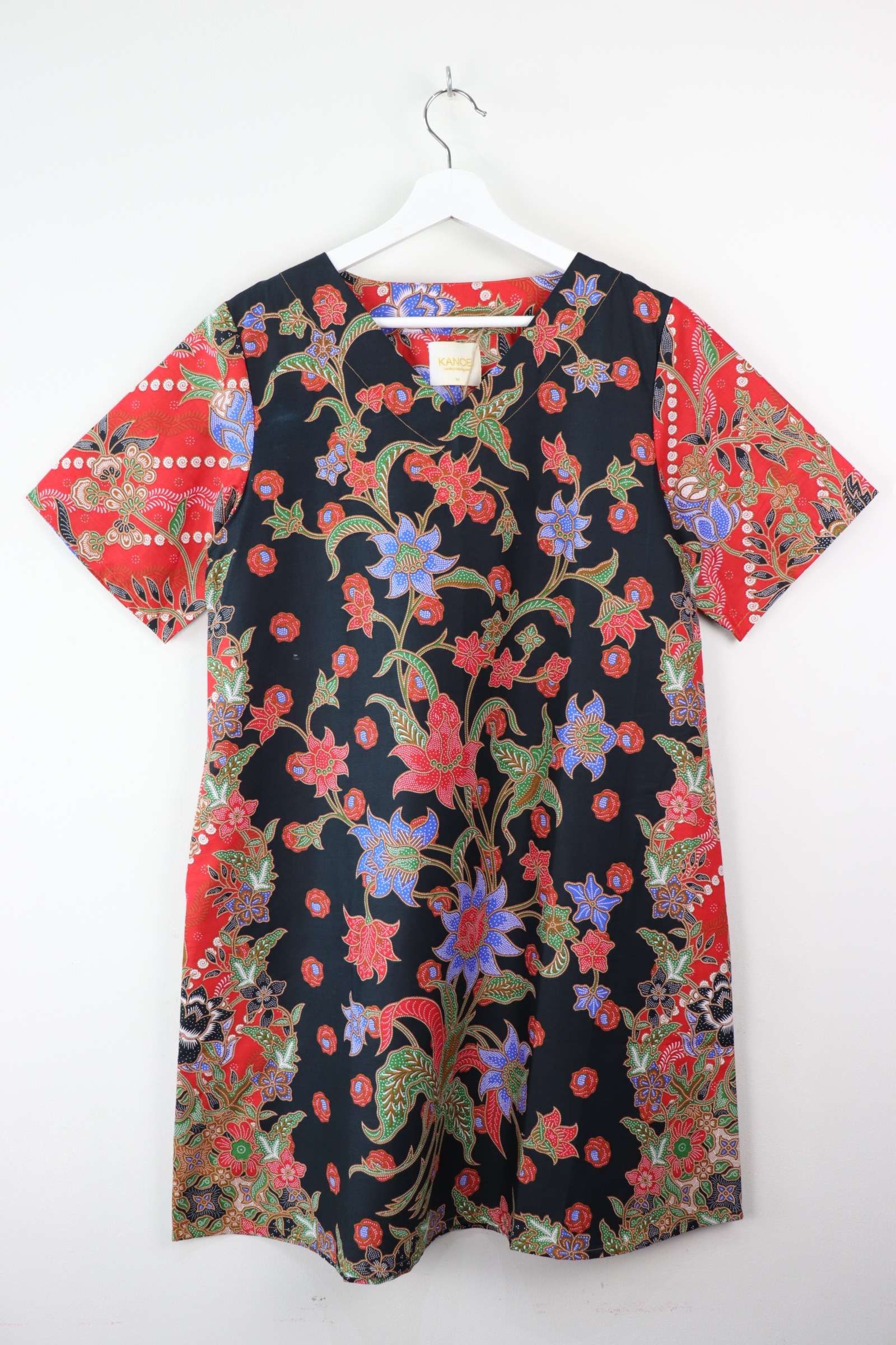 Batik Basic V-neck Dress - Velvet Cake (M)