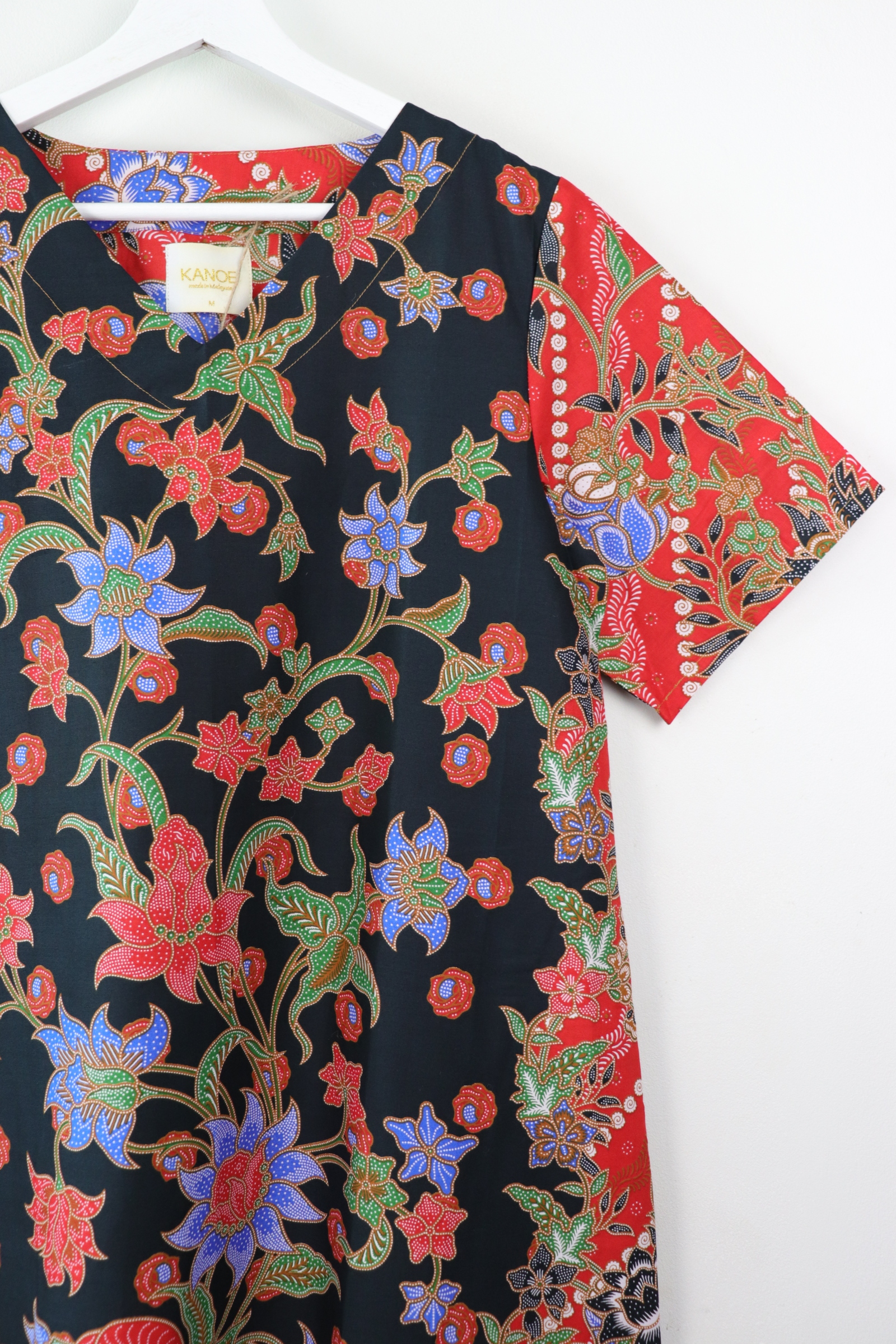 Batik Basic V-neck Dress - Velvet Cake (M)