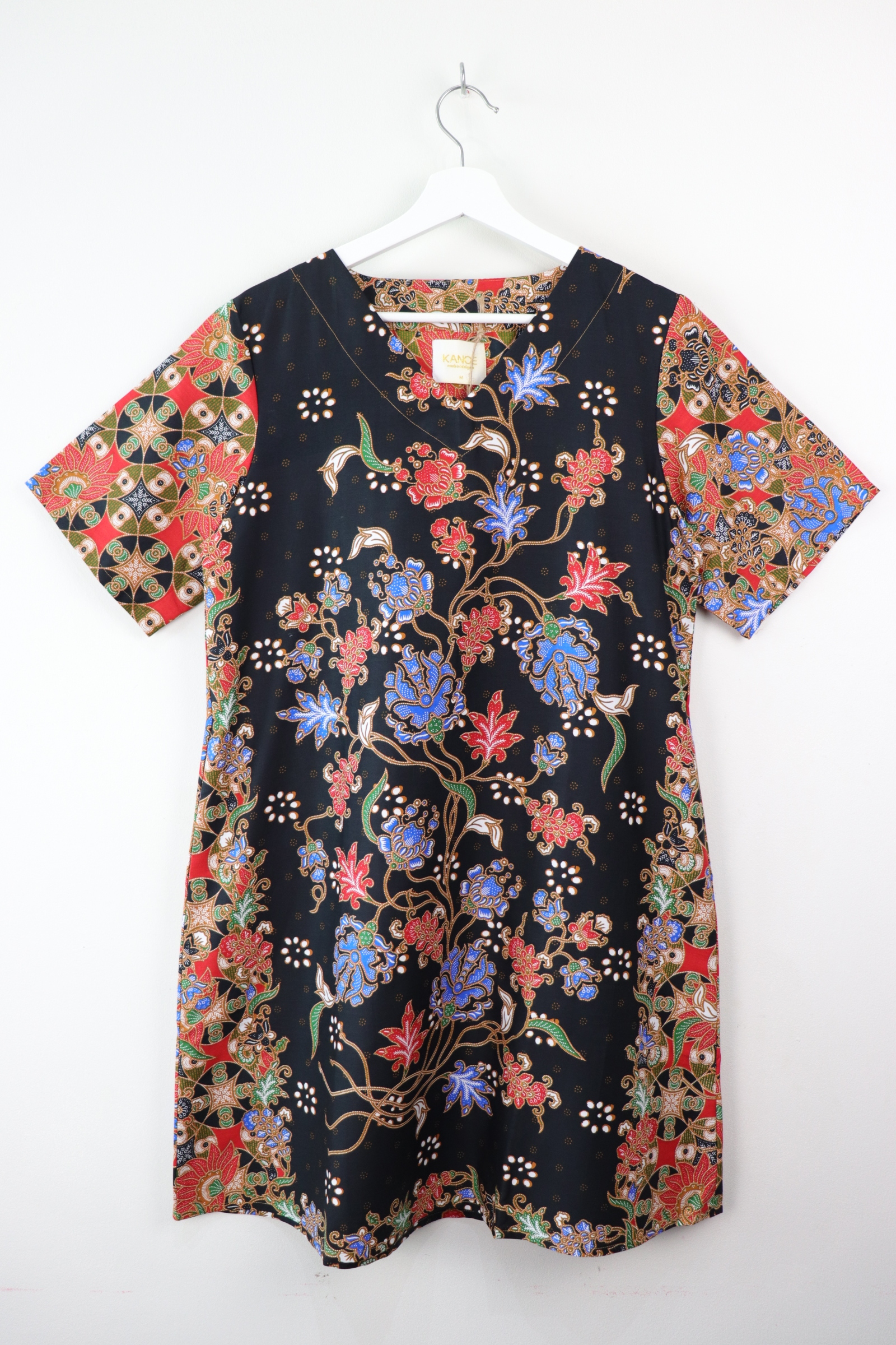 Batik Basic V-neck Dress - Blackberry Tart (M)