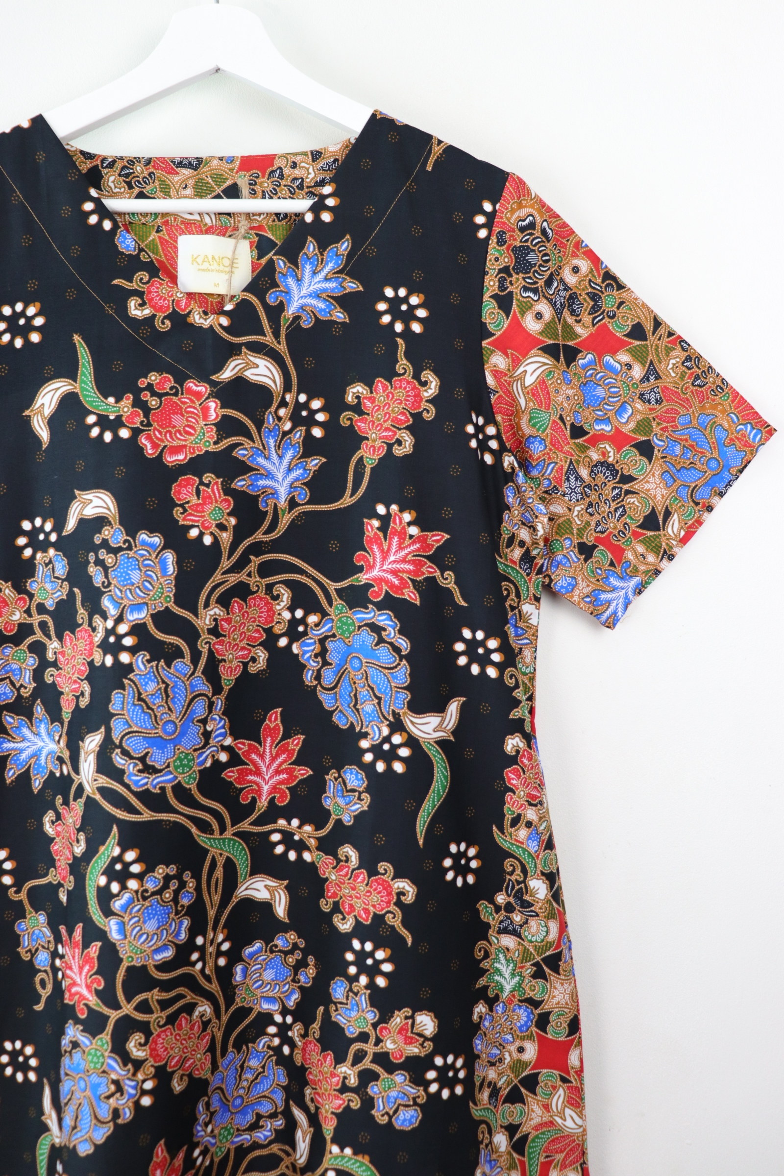 Batik Basic V-neck Dress - Blackberry Tart (M)