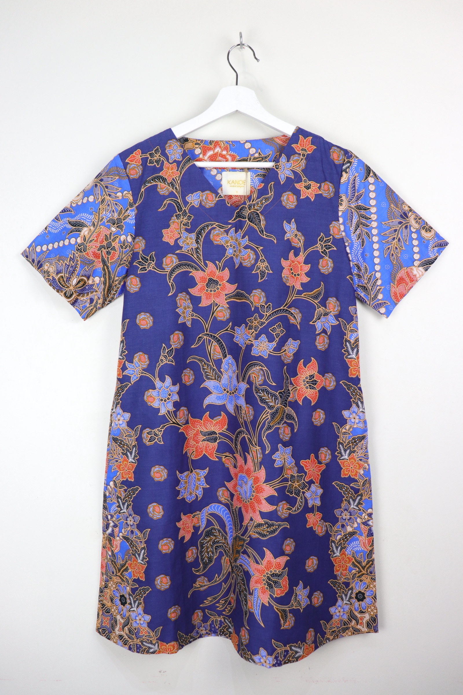 Batik Basic V-neck Dress - Berry Cream  (S)