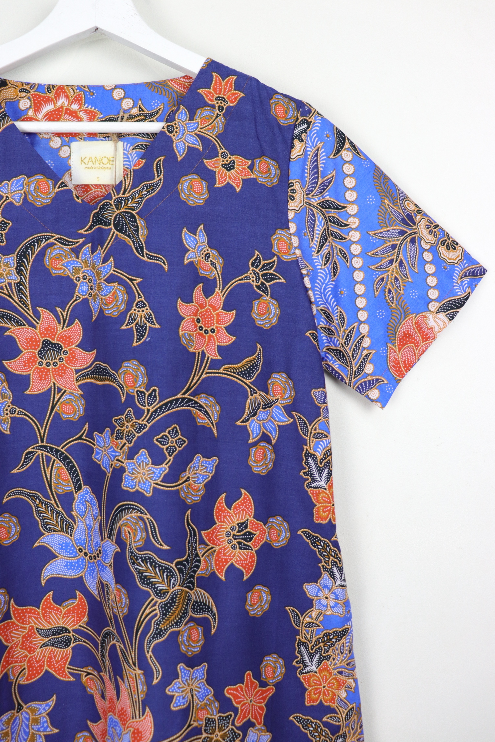 Batik Basic V-neck Dress - Berry Cream  (S)