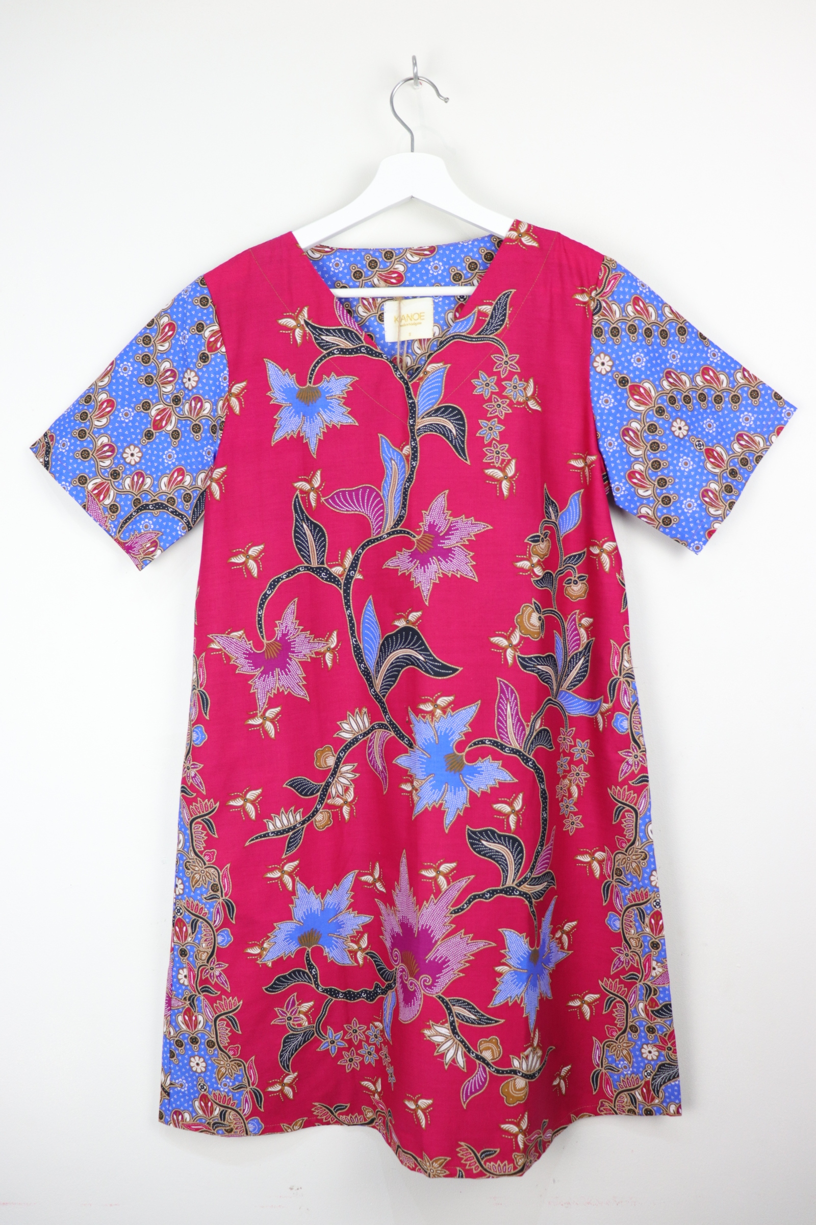 Batik Basic V-neck Dress - Cherry Pop (S)