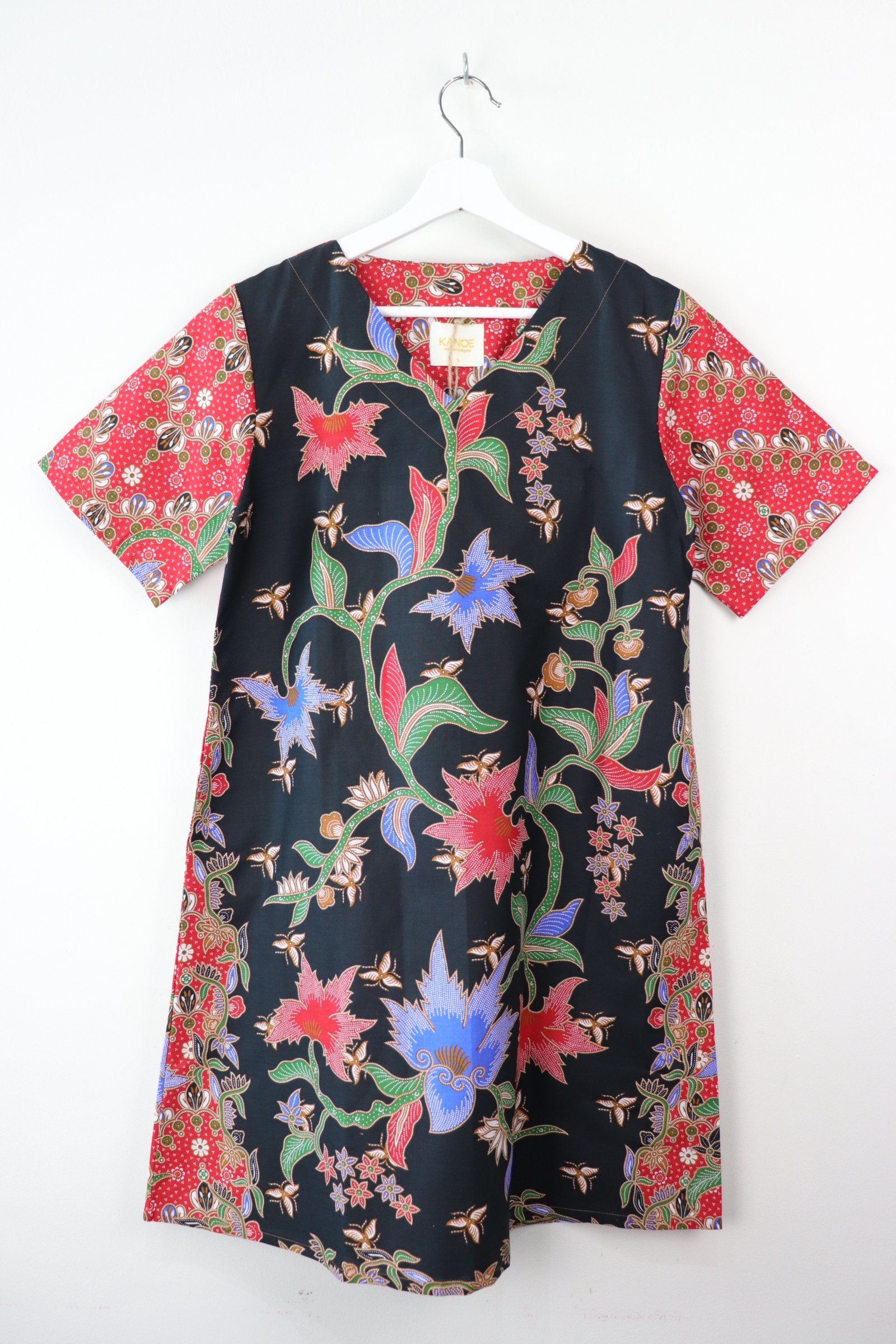 Batik Basic V-neck Dress - Apple Roll (S)