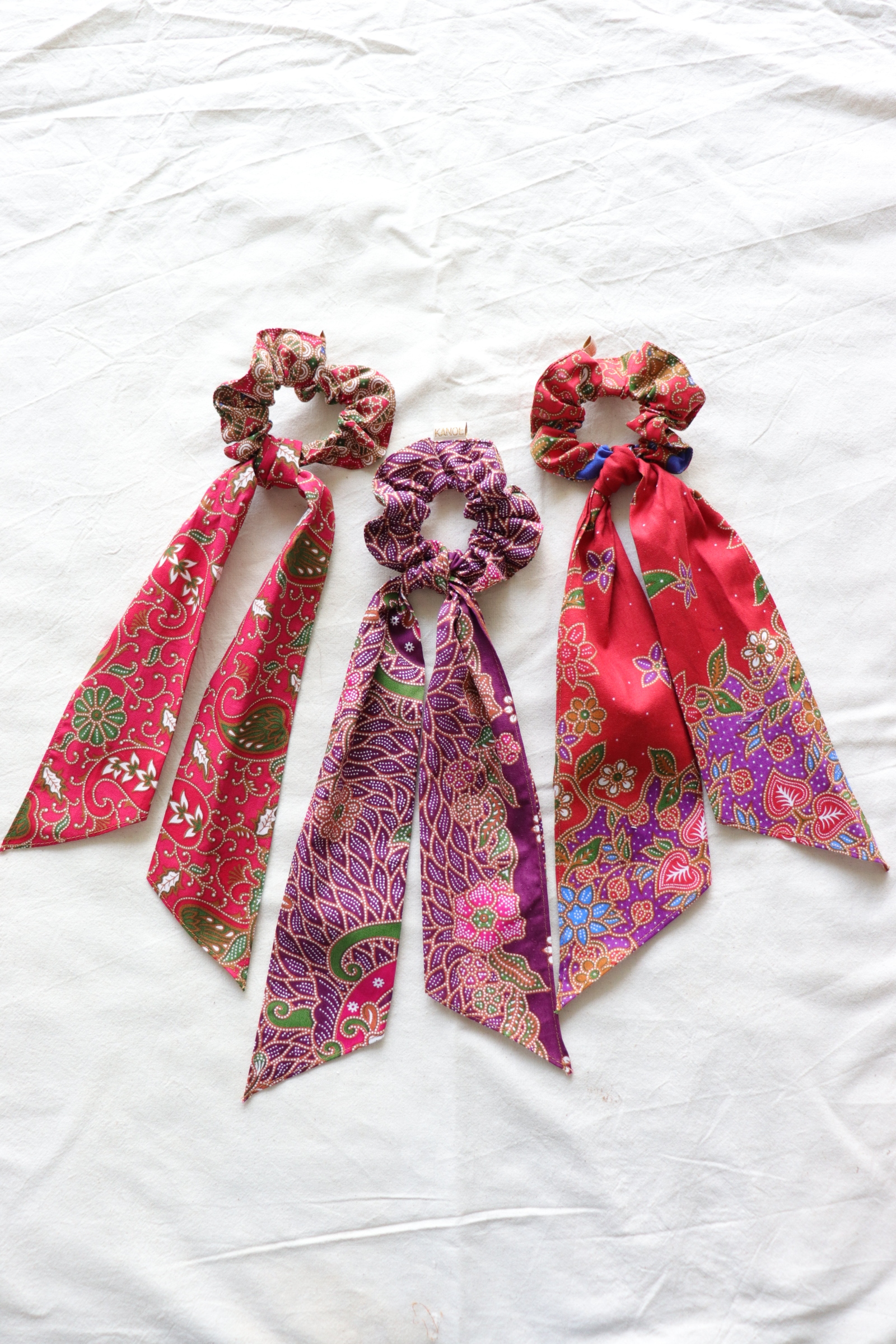 Batik Scrunchie w/ Ribbon [Set of 3] - Festive Fun