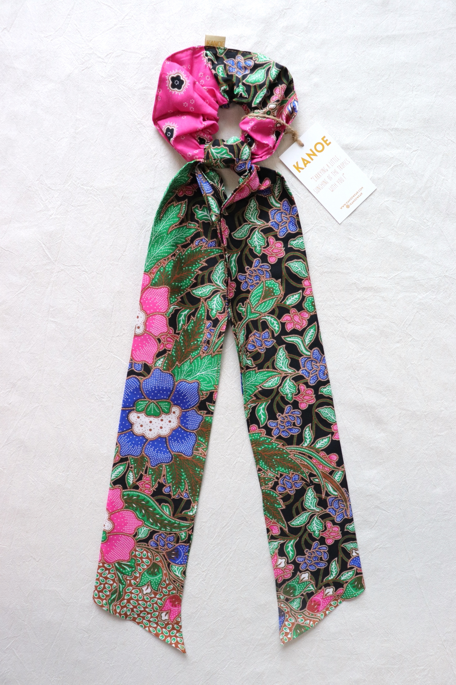 Maxi Batik Scrunchie w/ Ribbon - Roses Poses