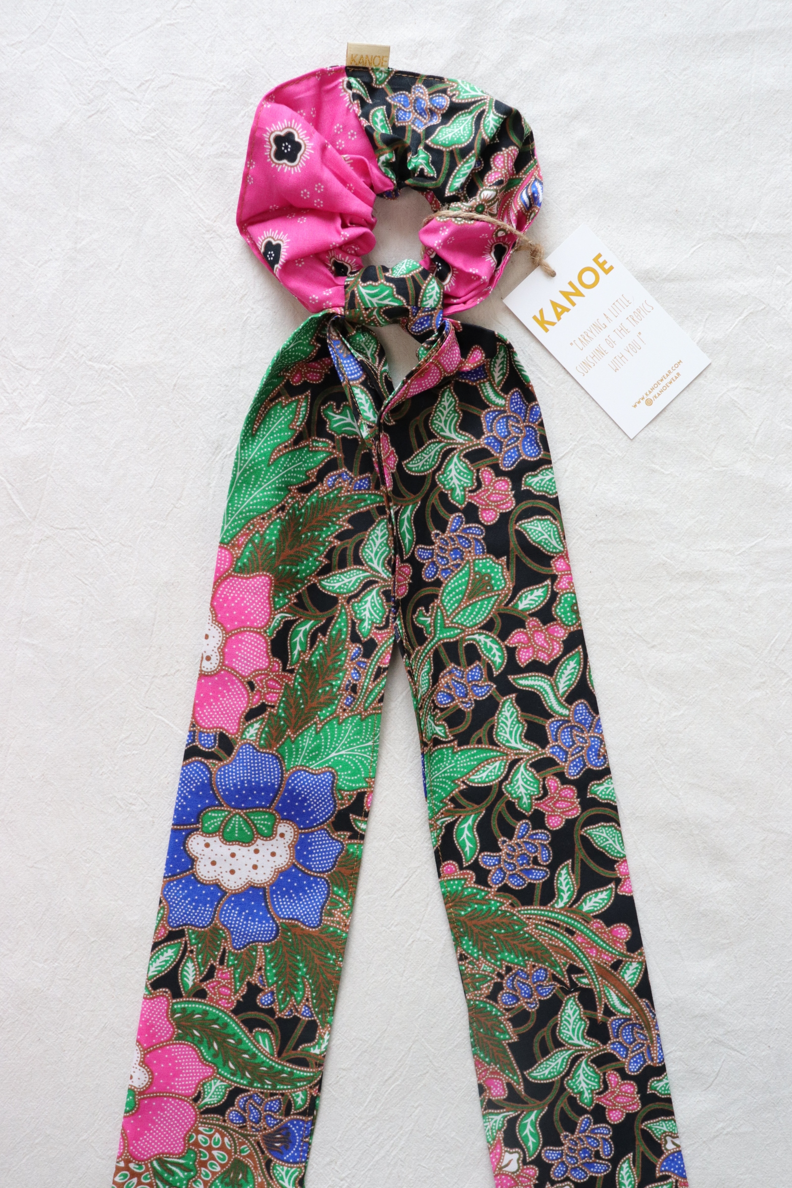Maxi Batik Scrunchie w/ Ribbon - Roses Poses