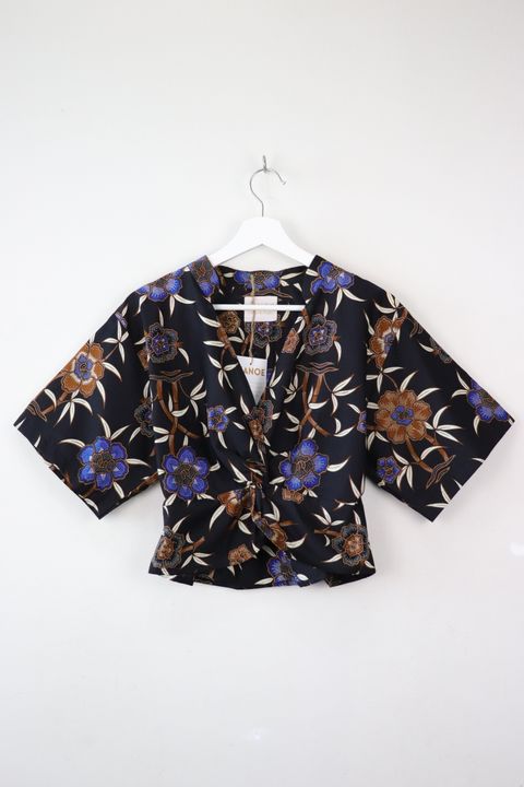 twisted-front-mandarin-top-7