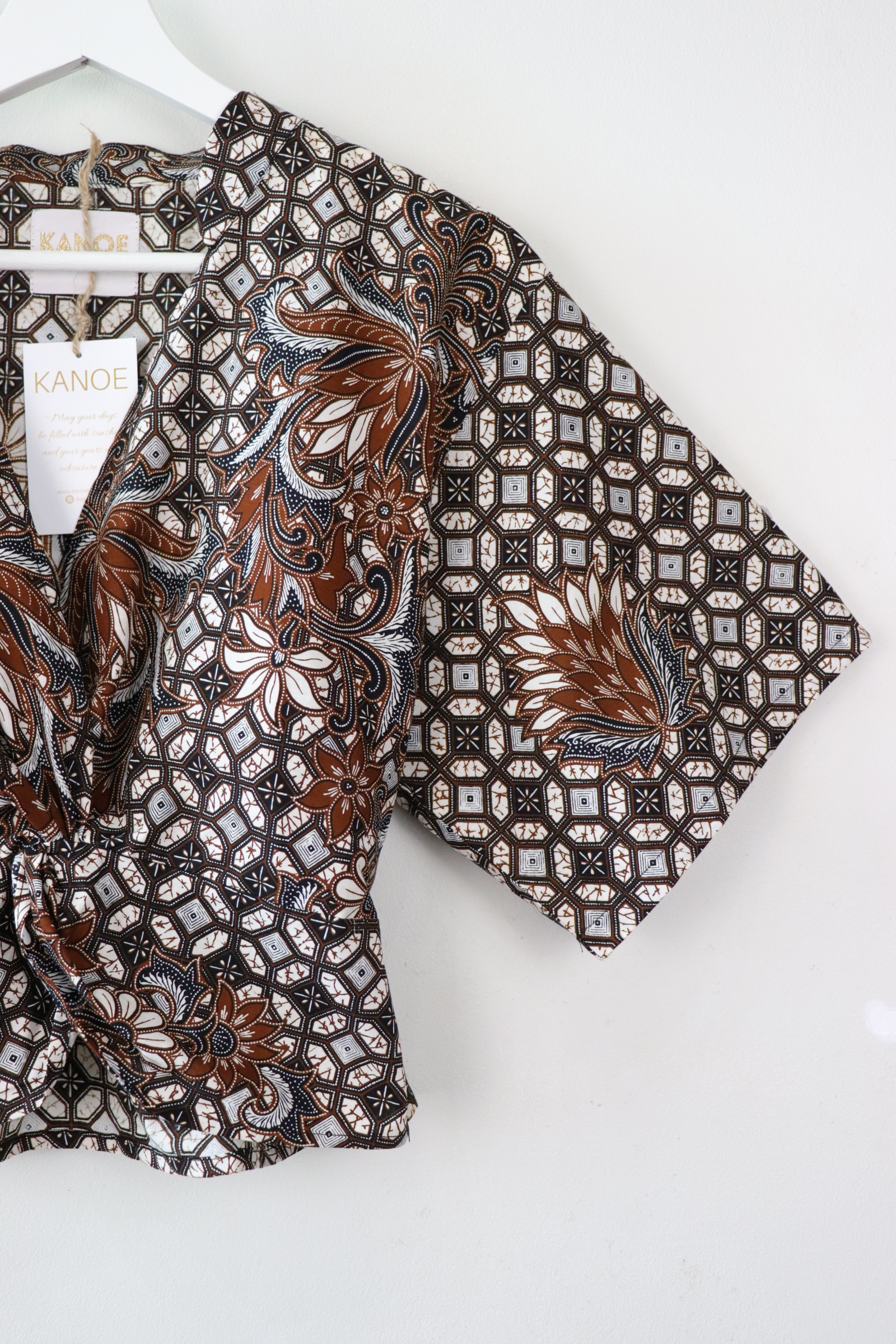 Twisted Front Mandarin Top - Almond Wave
