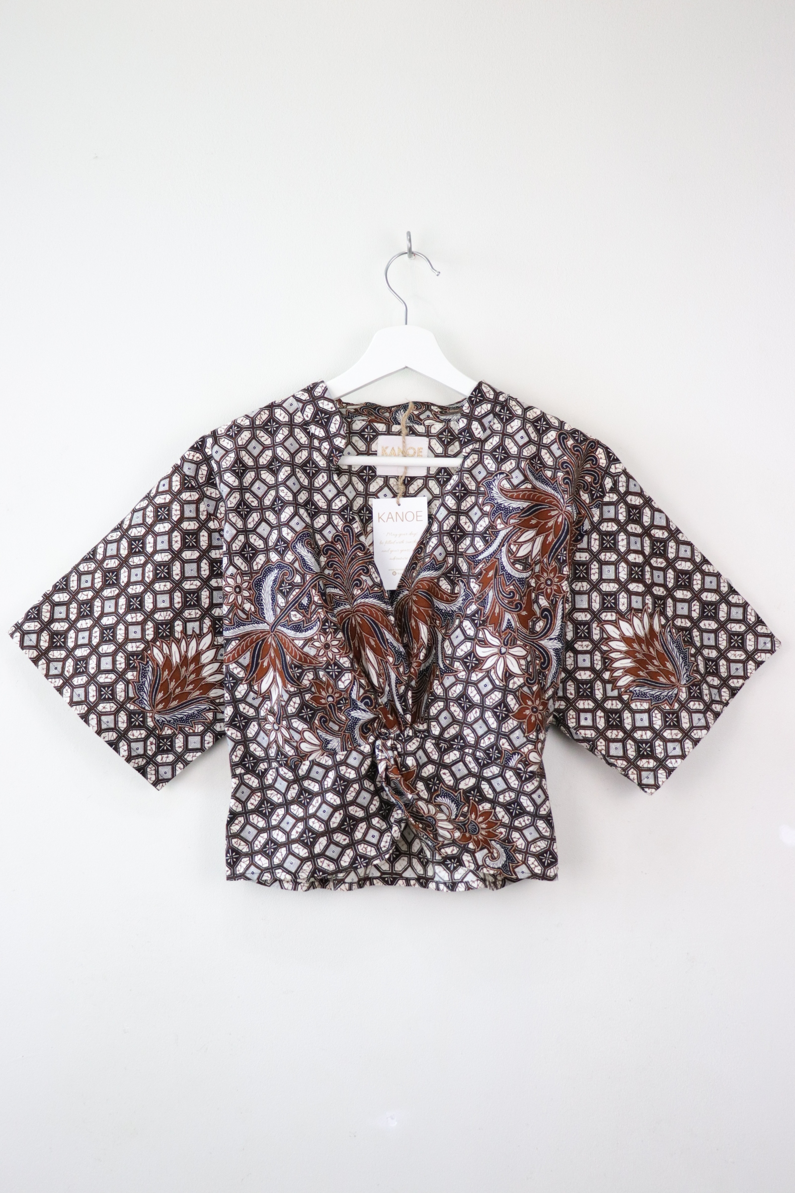 Twisted Front Mandarin Top - Almond Wave