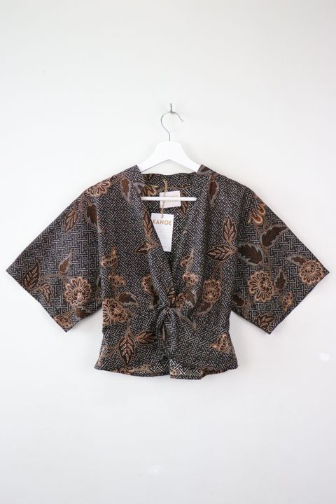 twisted-front-mandarin-top-15