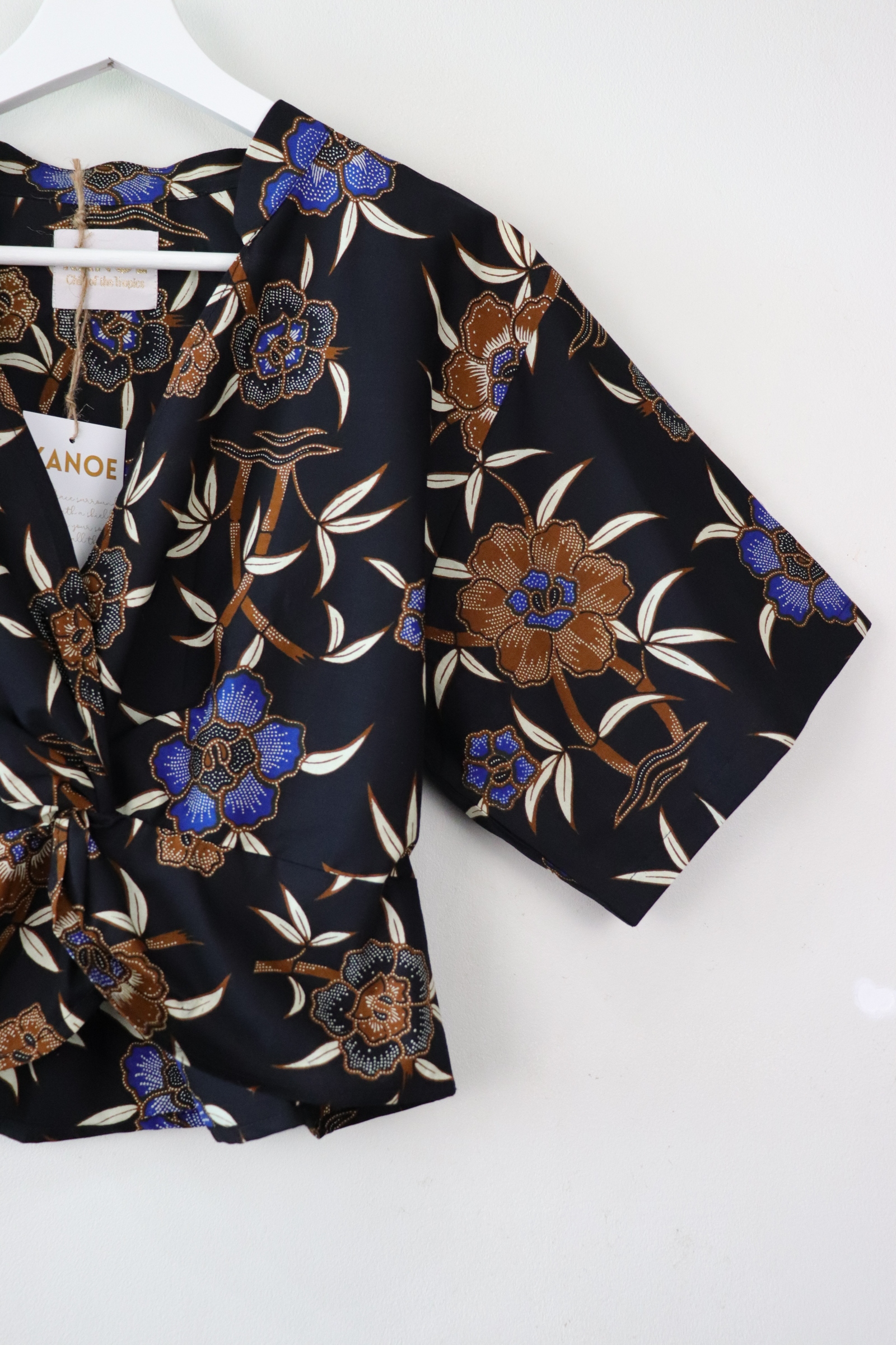 Twisted Front Mandarin Top - Bluebell Boo