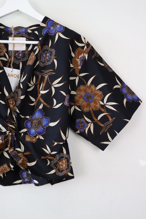 twisted-front-mandarin-top-8