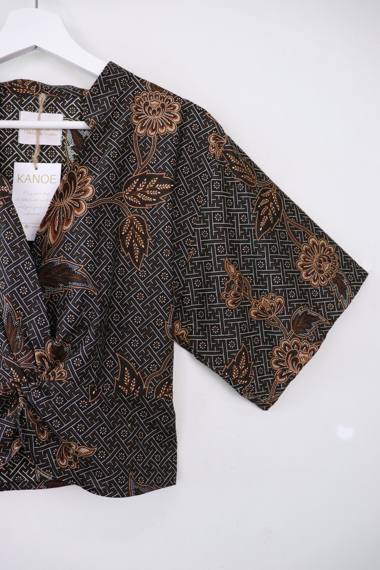 Twisted Front Mandarin Top - Crispy Cocoa