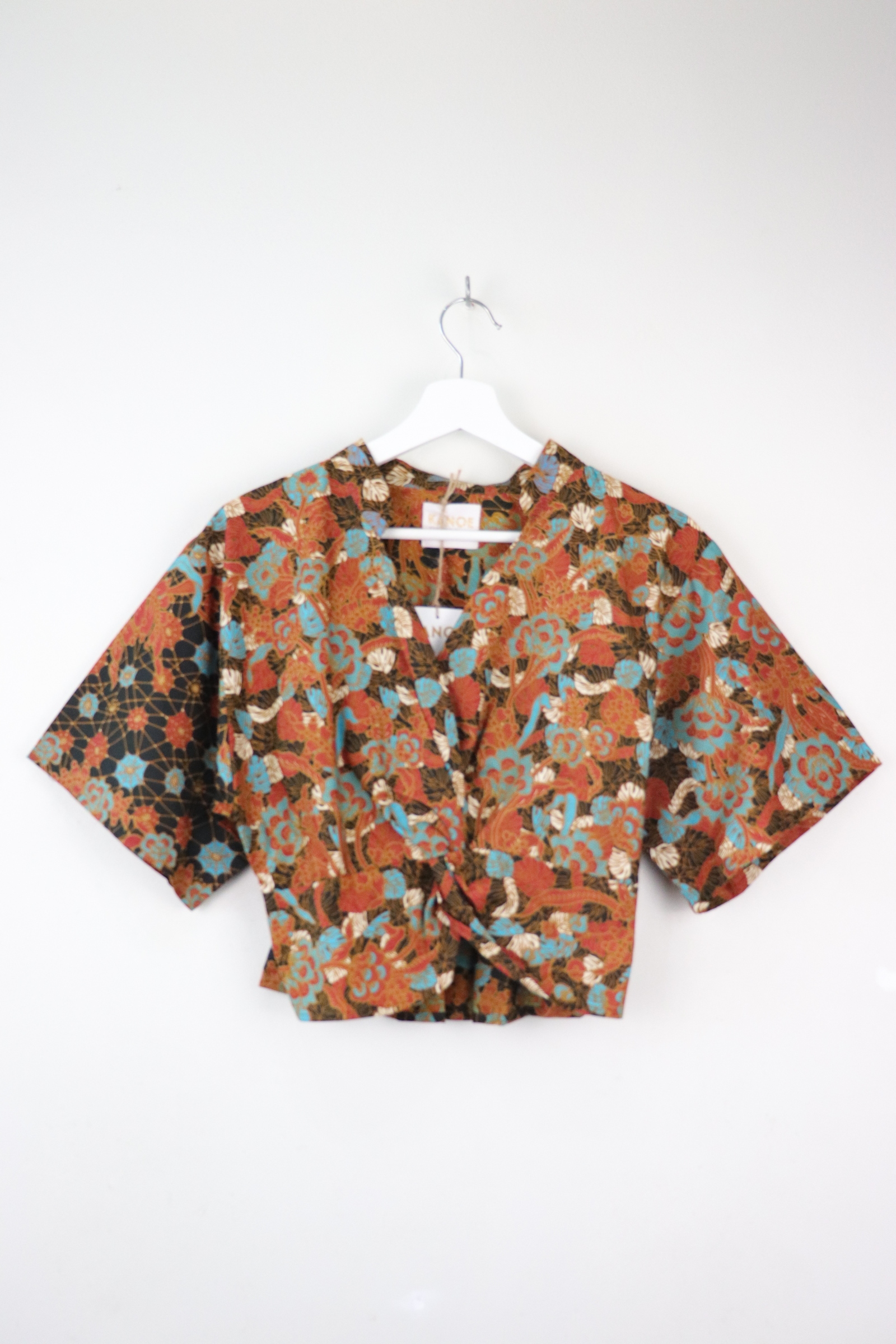 Twisted Front Mandarin Top - Mandarina