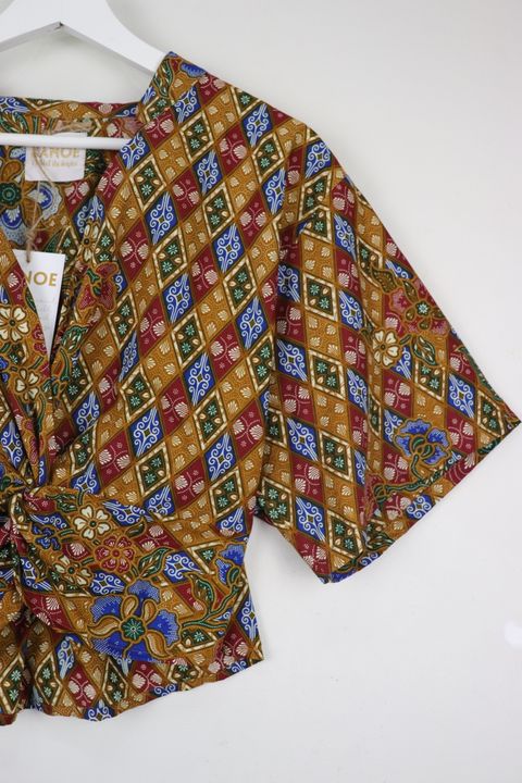 batik-twisted-front-mandarin-top-redearth-21