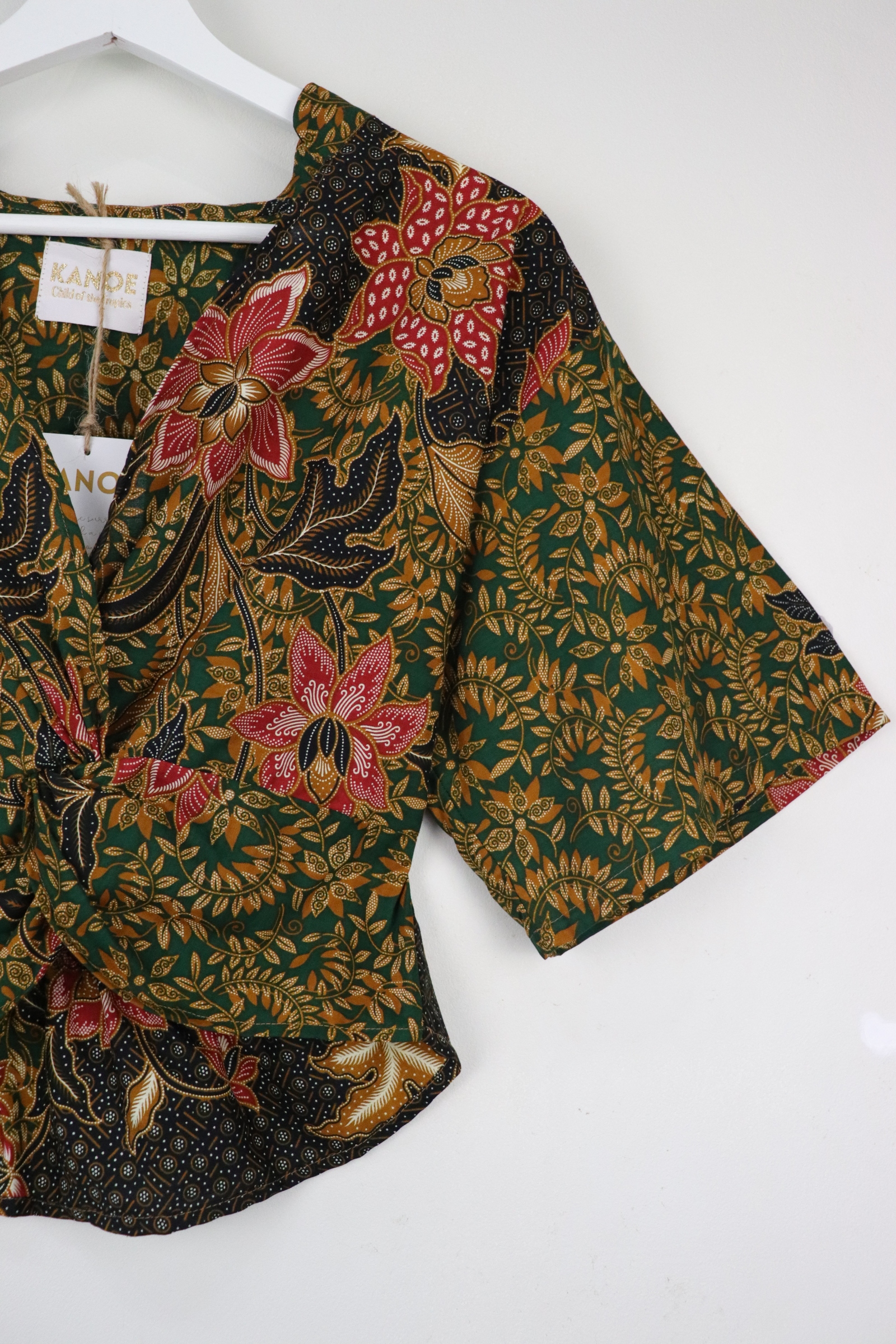 Twisted Front Mandarin Top - Aventurina