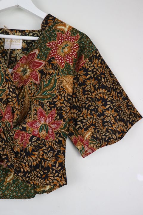 batik-twisted-front-mandarin-top-redearth-7