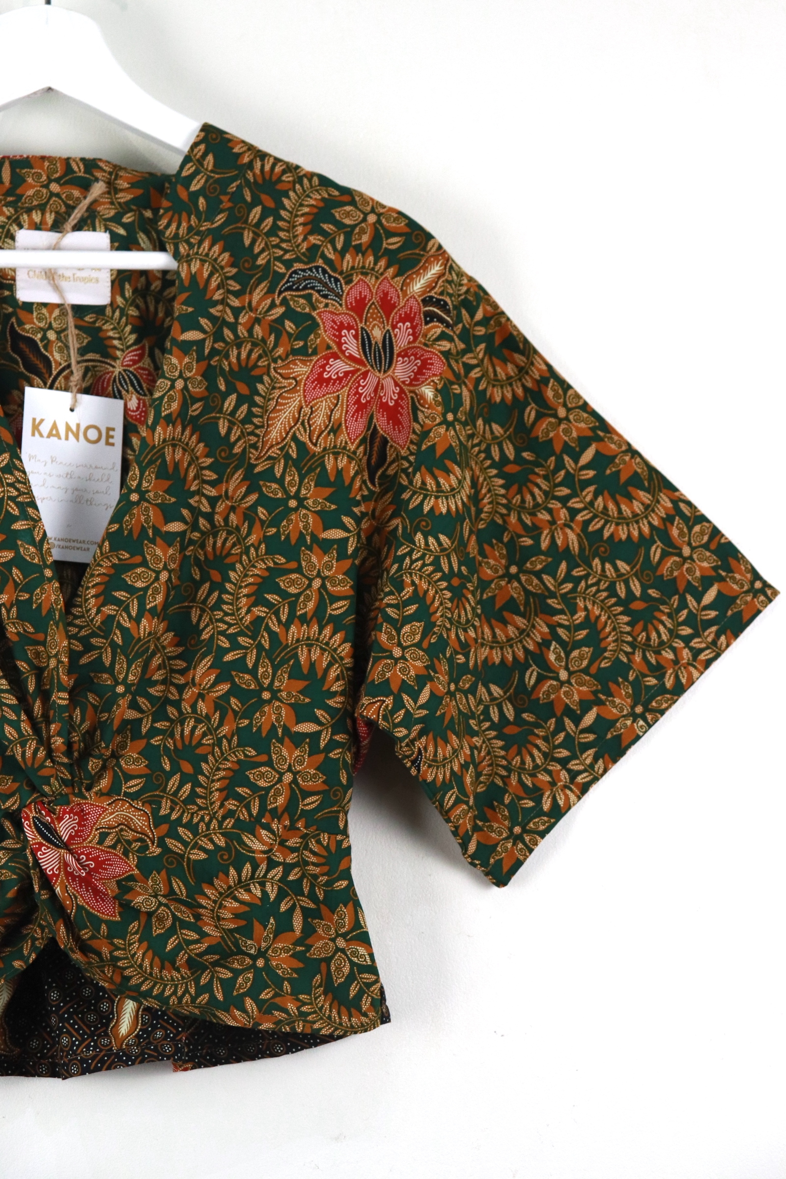 Twisted Front Mandarin Top - Constellation Ivy