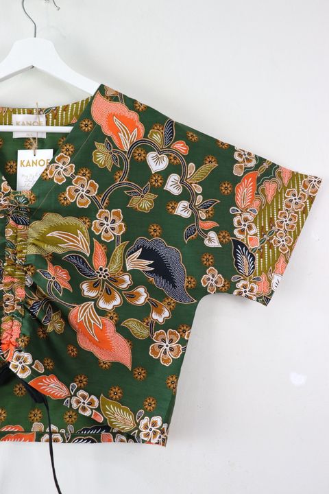 M-L-front-ruched-drawsting-batik-top10