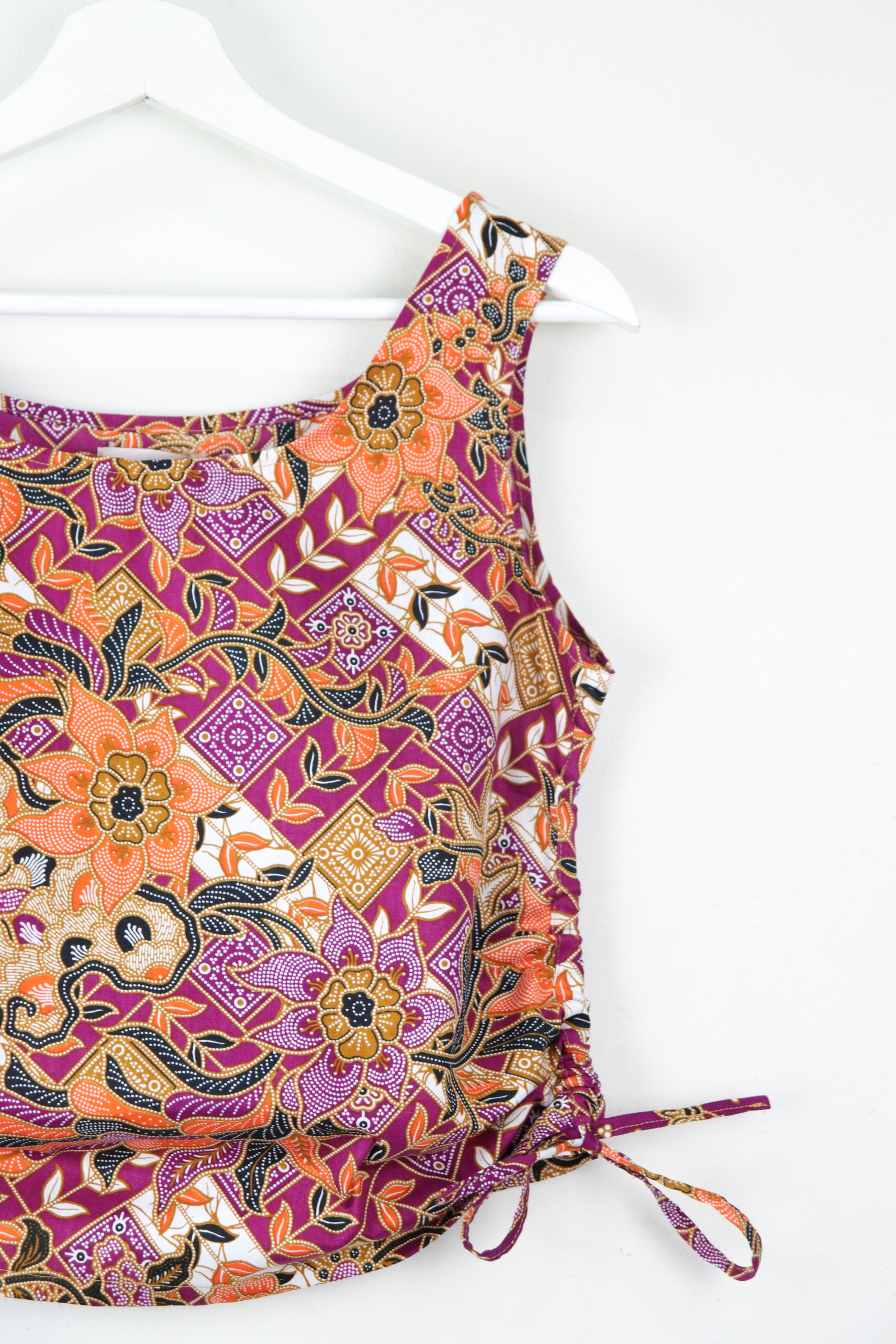 Side Ruched Drawstring Batik Top - Berry Picking ( S - M )