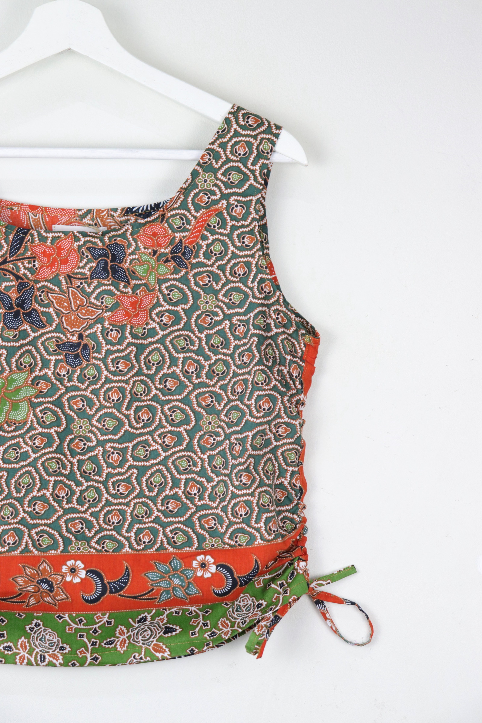 Side Ruched Drawstring Batik Top - Ivy Trellis  ( S - M )