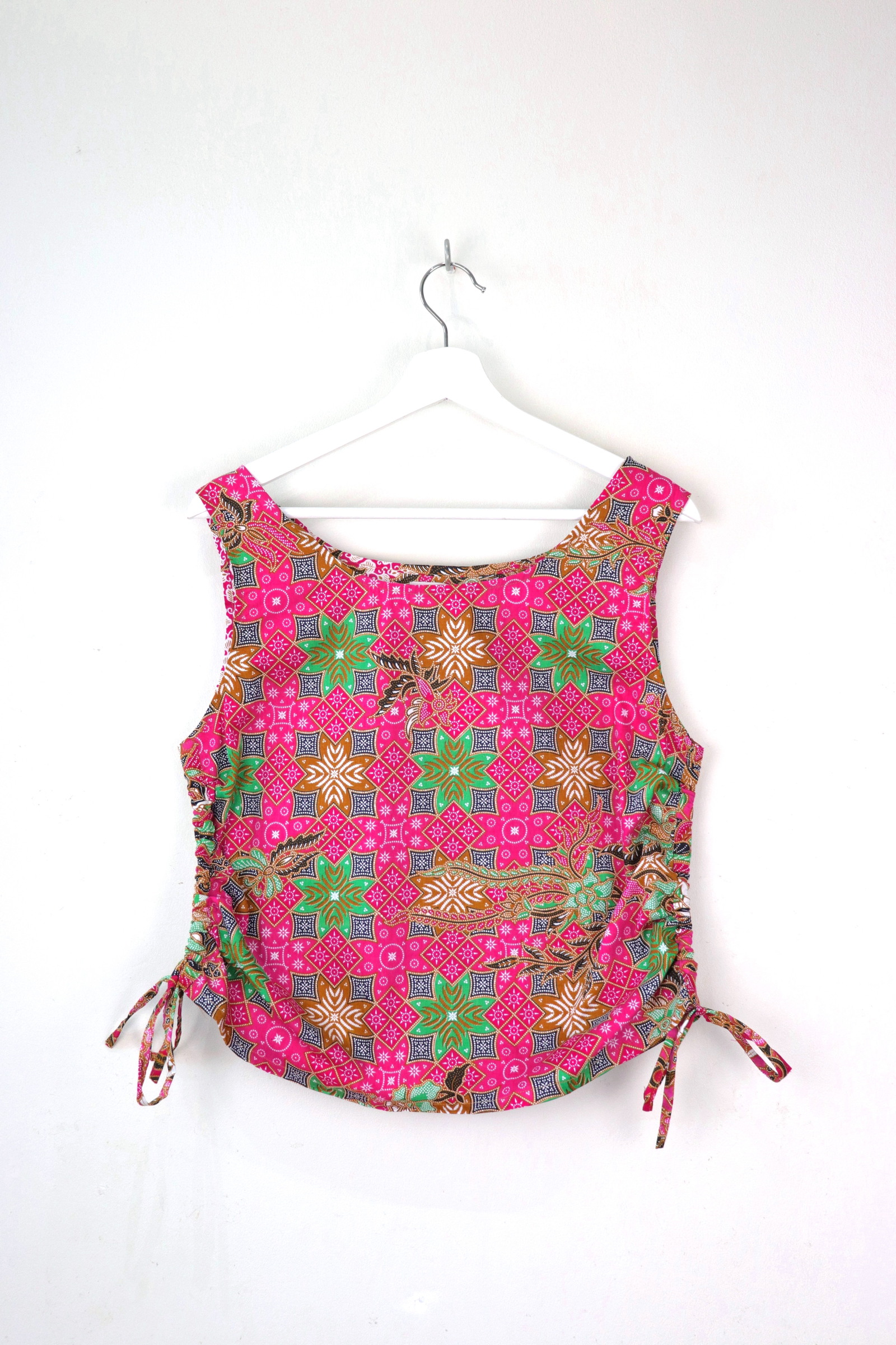 Side Ruched Drawstring Batik Top - Dragonfruit Oasis ( M - L  )